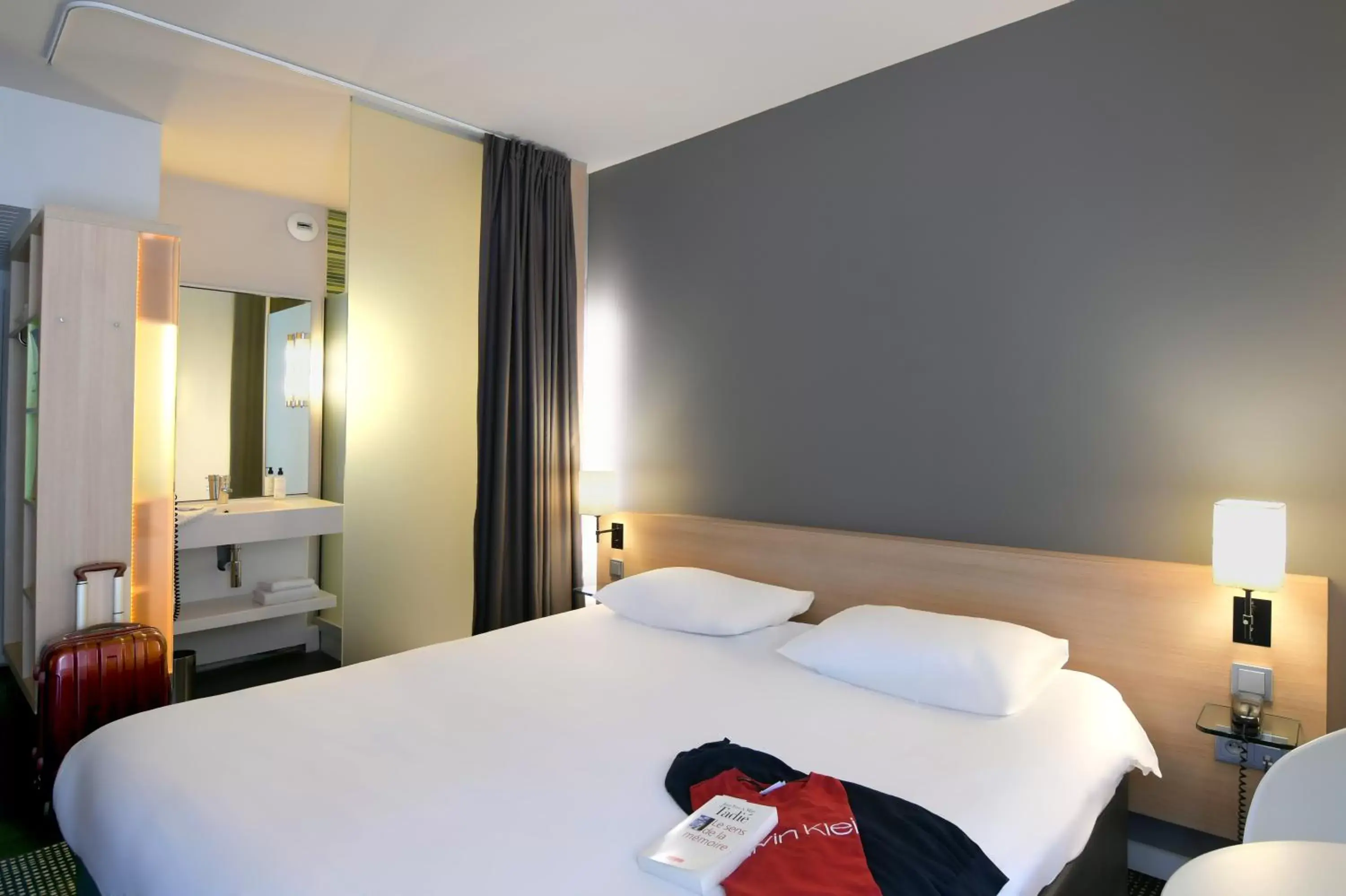 Photo of the whole room, Bed in ibis Styles Nantes Reze Aéroport