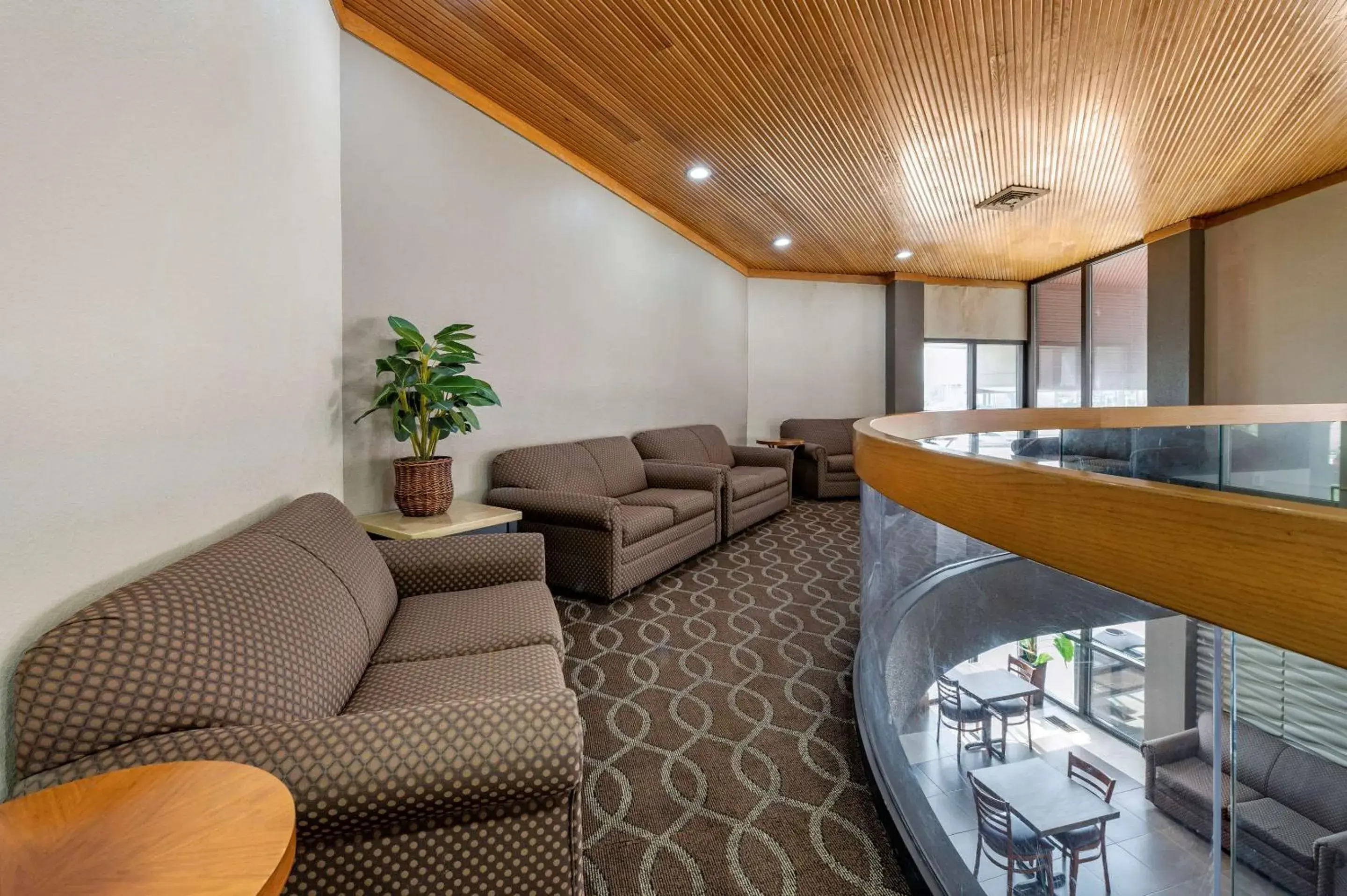 Lobby or reception, Seating Area in Suburban Studios Lafayette