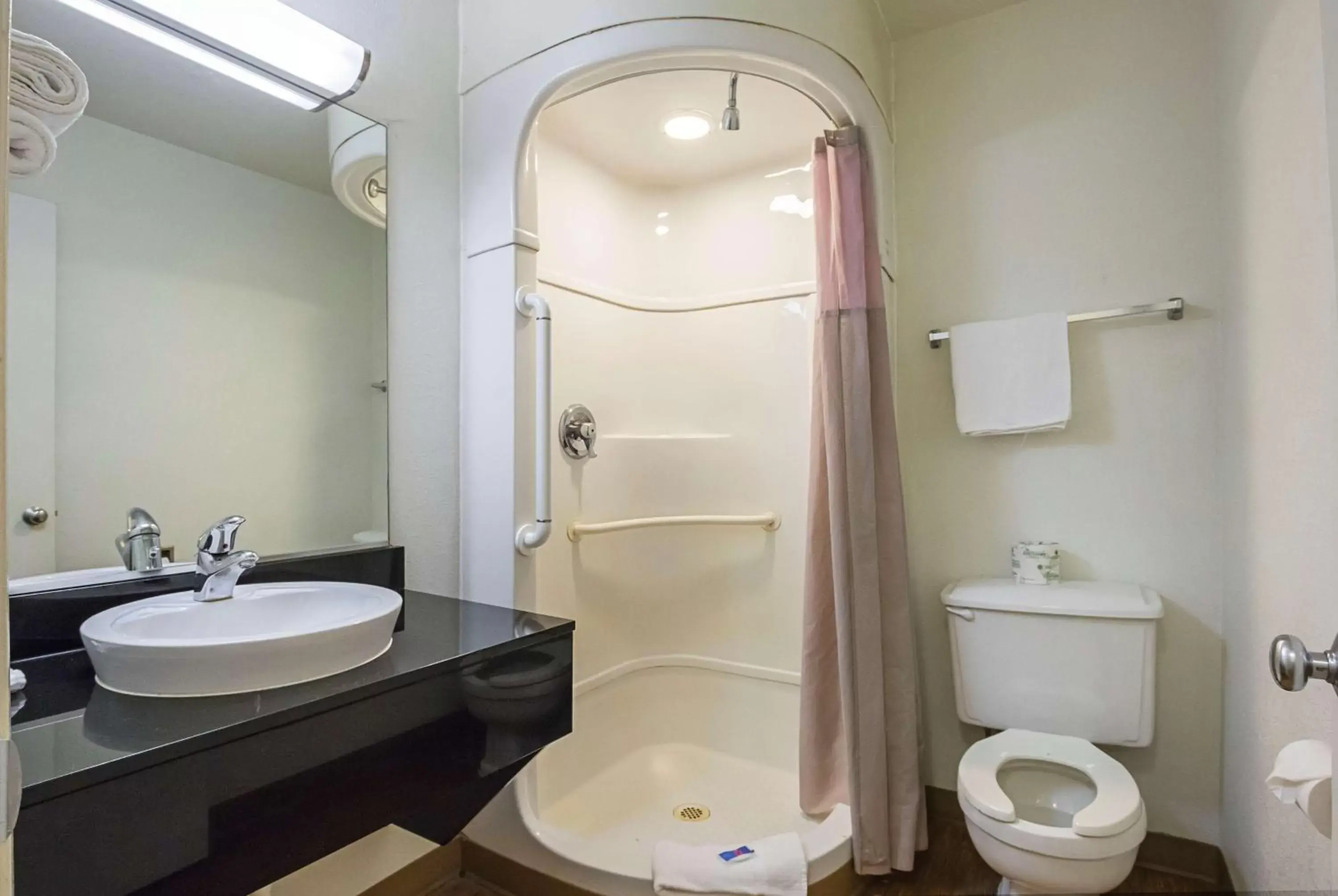 Shower, Bathroom in Motel 6-Rochester, MN