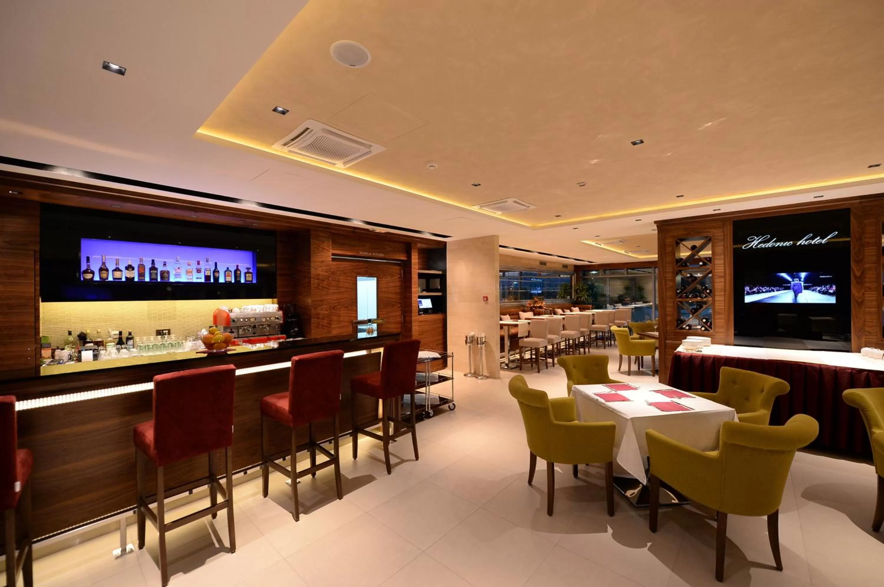 Restaurant/places to eat in Hotel Hedonic