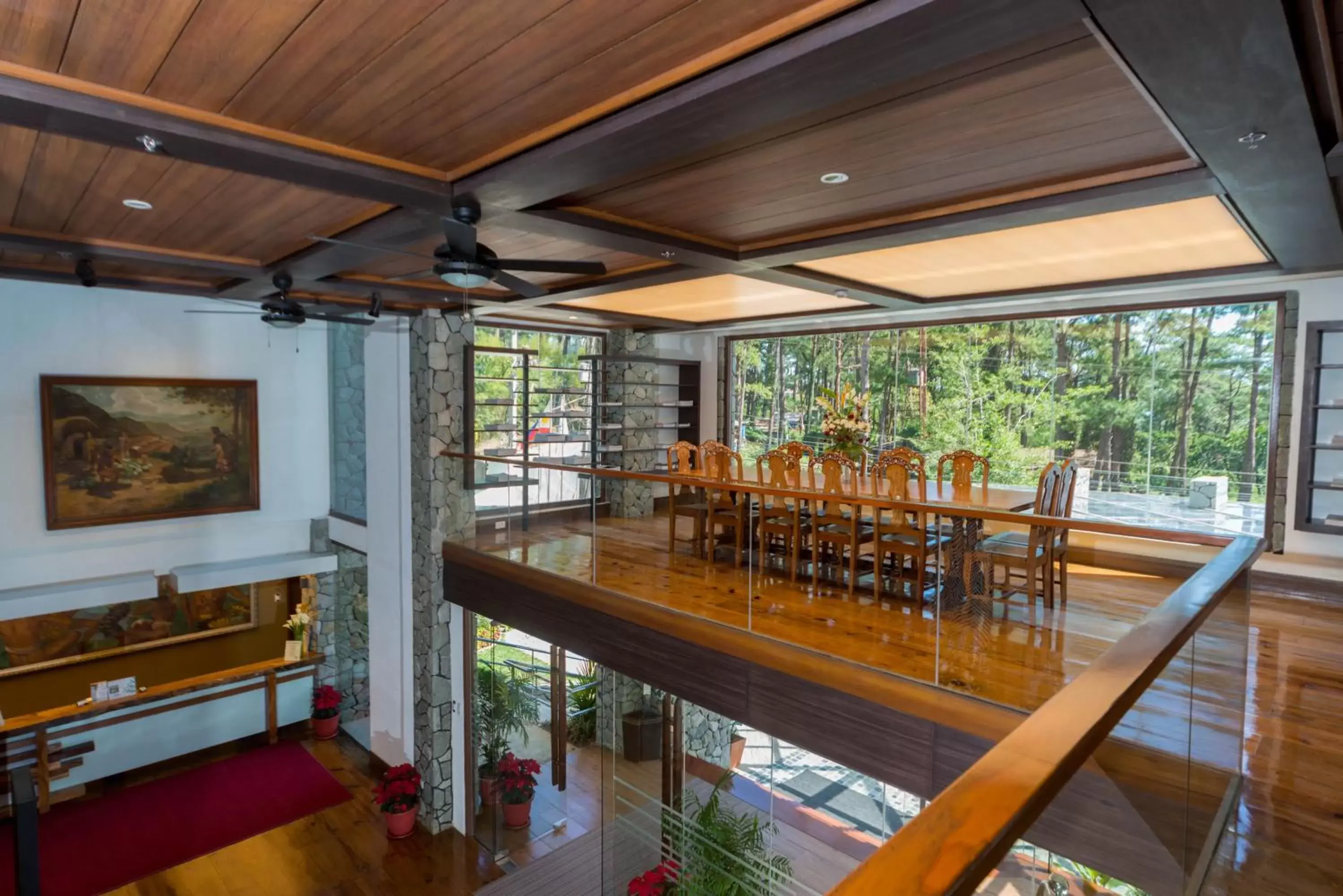 Library in Grand Sierra Pines Hotel