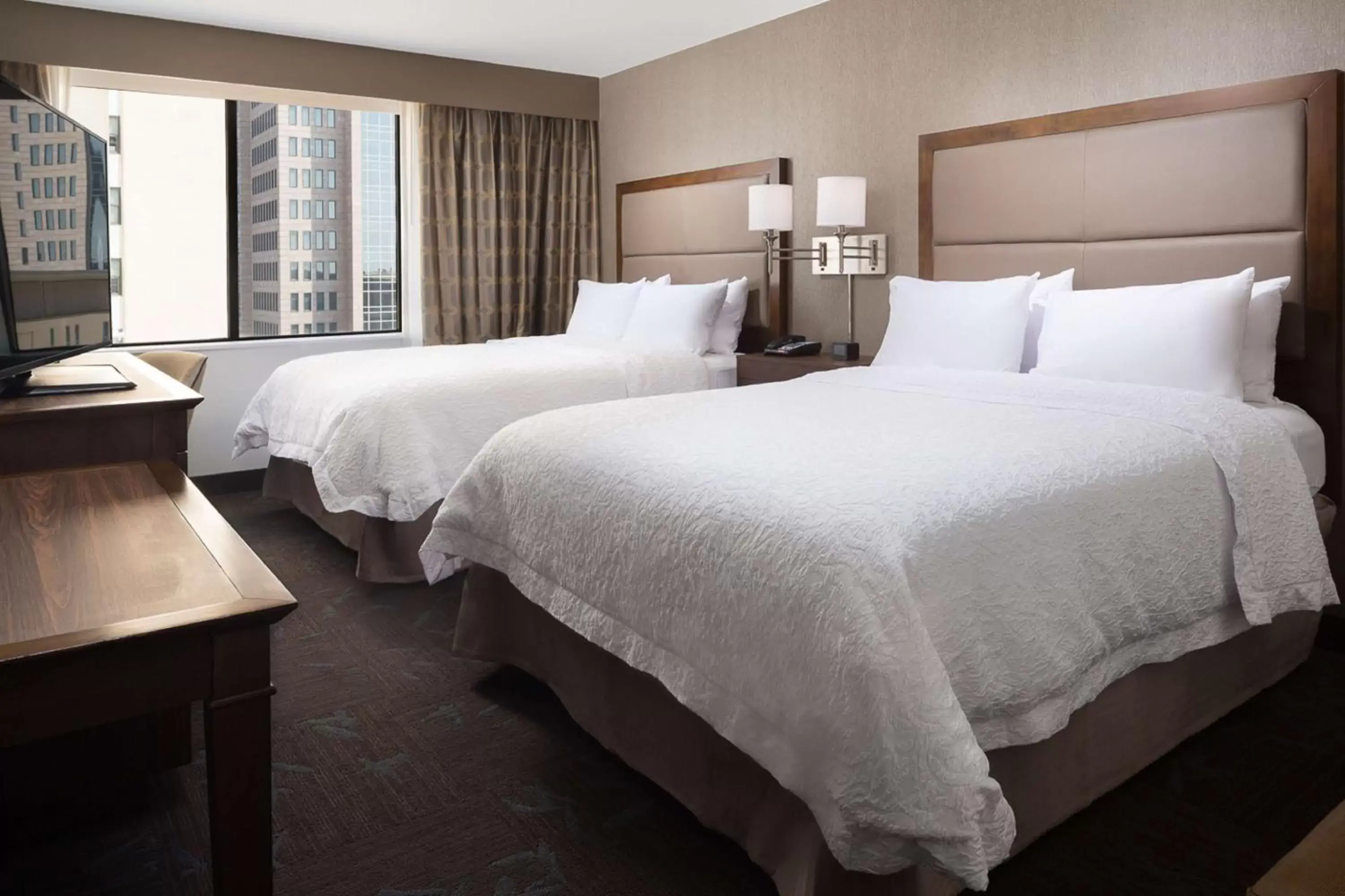 Bed in Hampton Inn & Suites Dallas Downtown