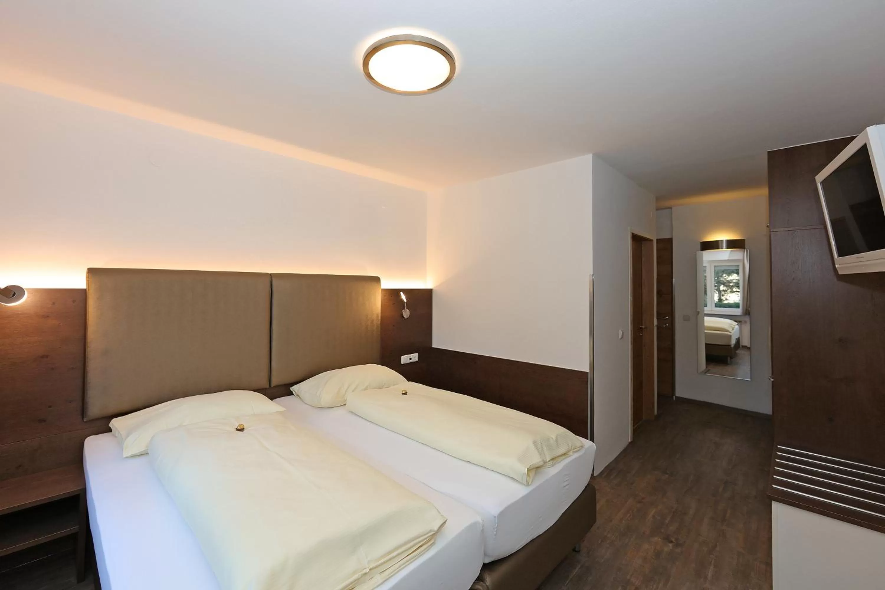 Photo of the whole room, Bed in Der Kaiserhof Ried