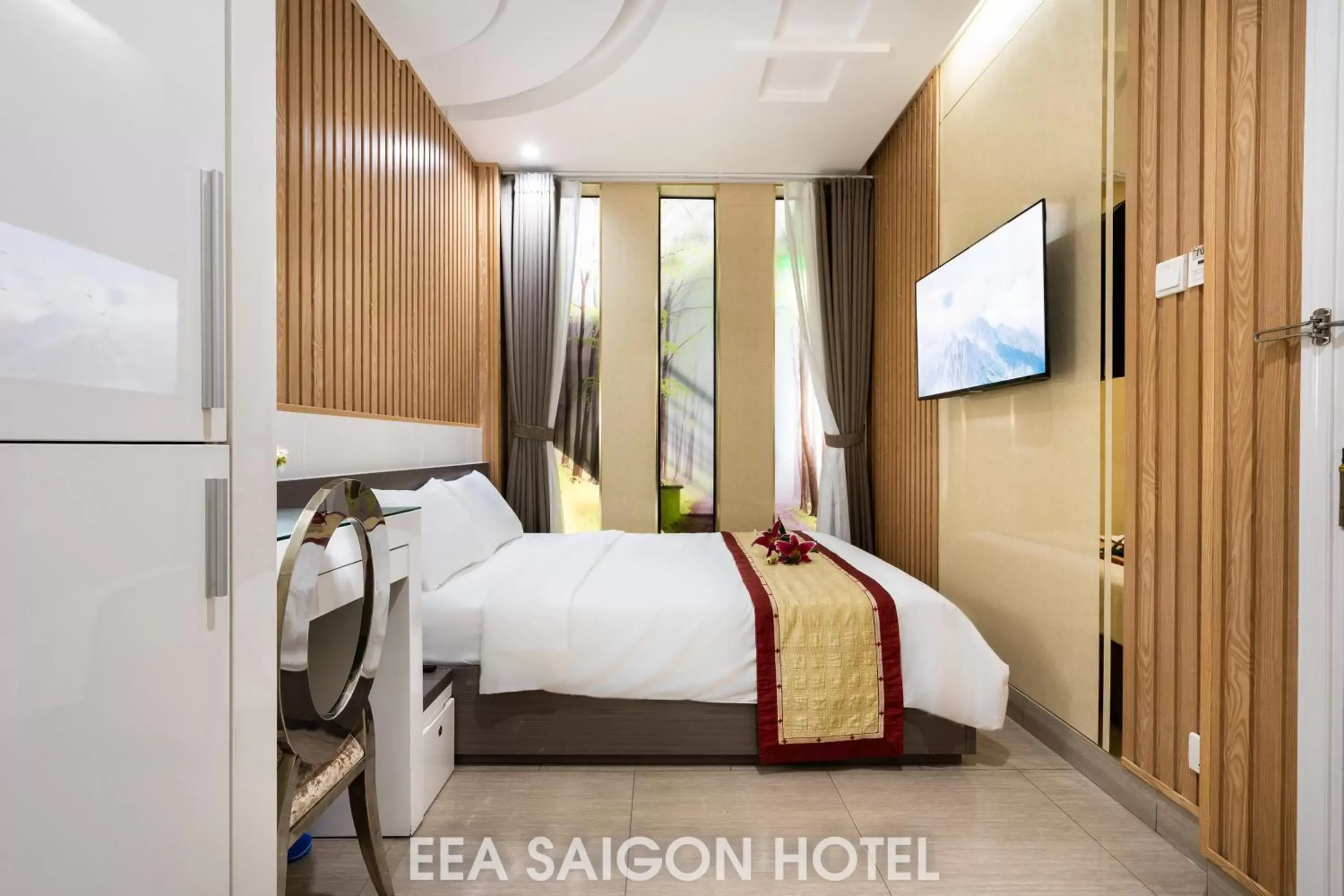 TV and multimedia, Bed in EEA Central Saigon Hotel