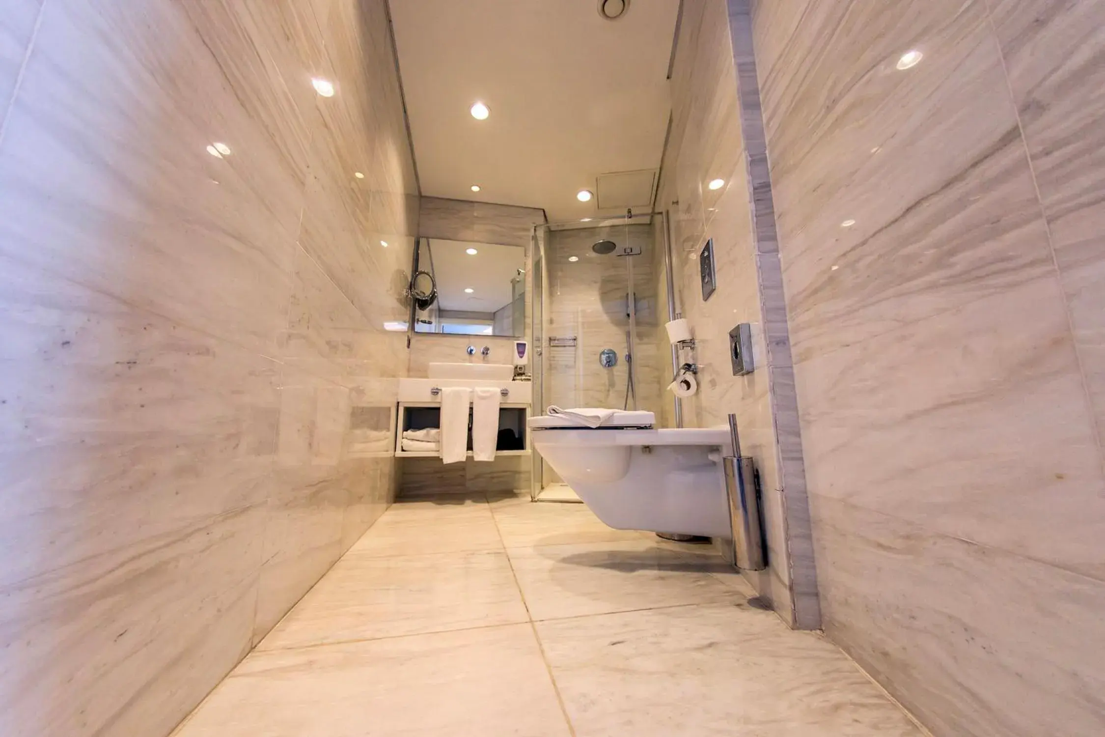 Shower, Bathroom in Hotel Morione & Spa Center