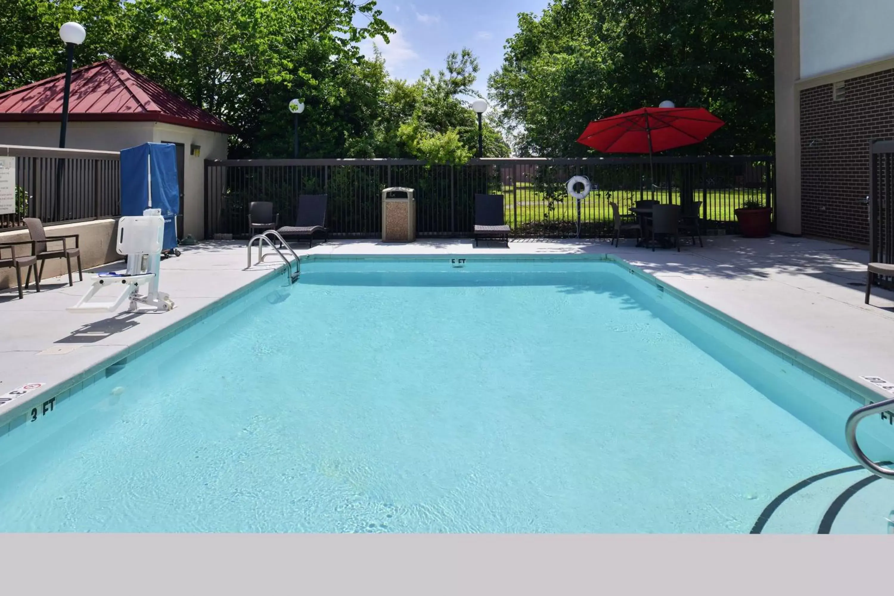 Pool view, Swimming Pool in Hampton Inn By Hilton Greensboro-East