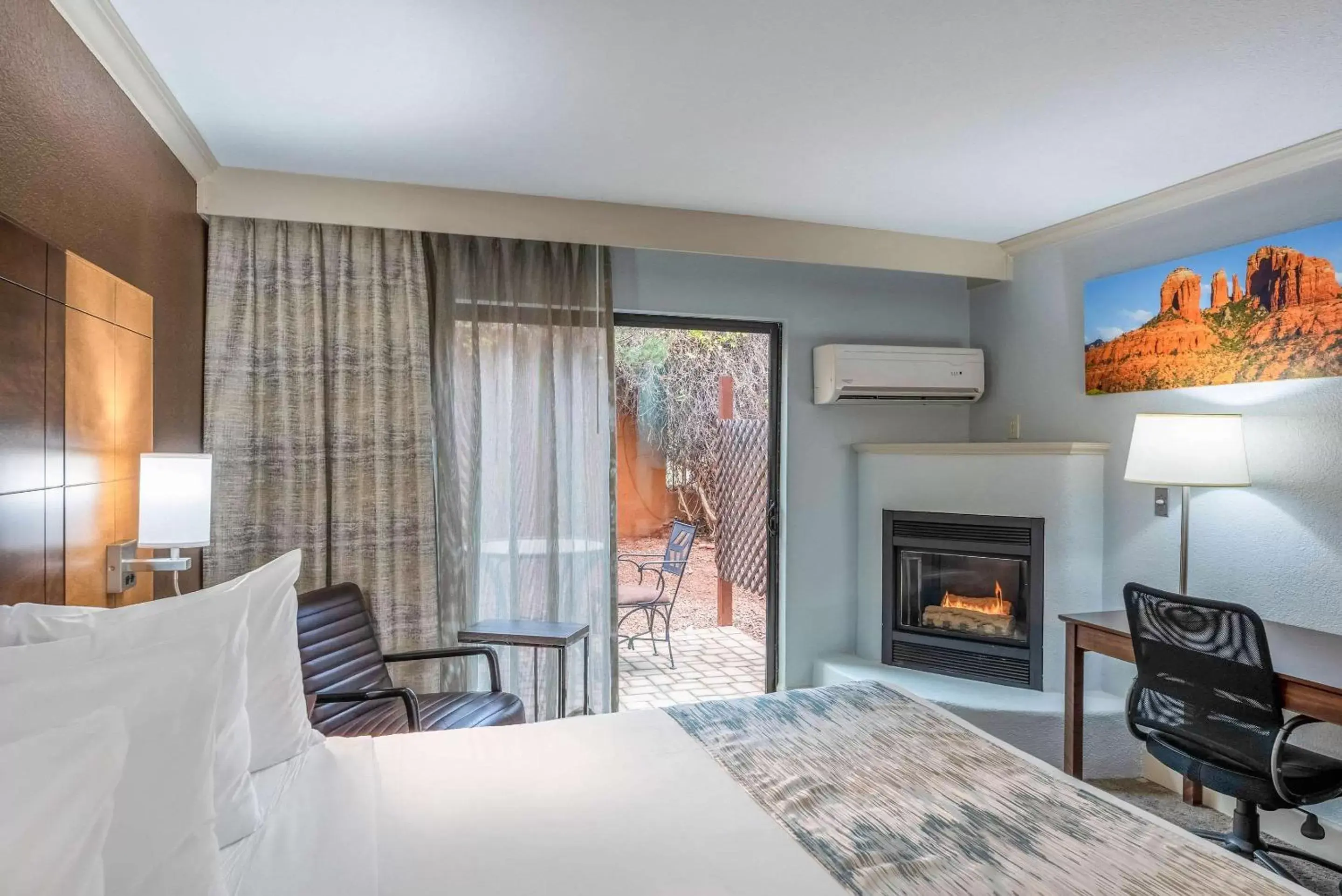 Photo of the whole room, Bed in Arroyo Pinion Hotel, an Ascend Collection Hotel Photo of the whole room, Bed in Arroyo Pinion Hotel, an Ascend Collection Hotel