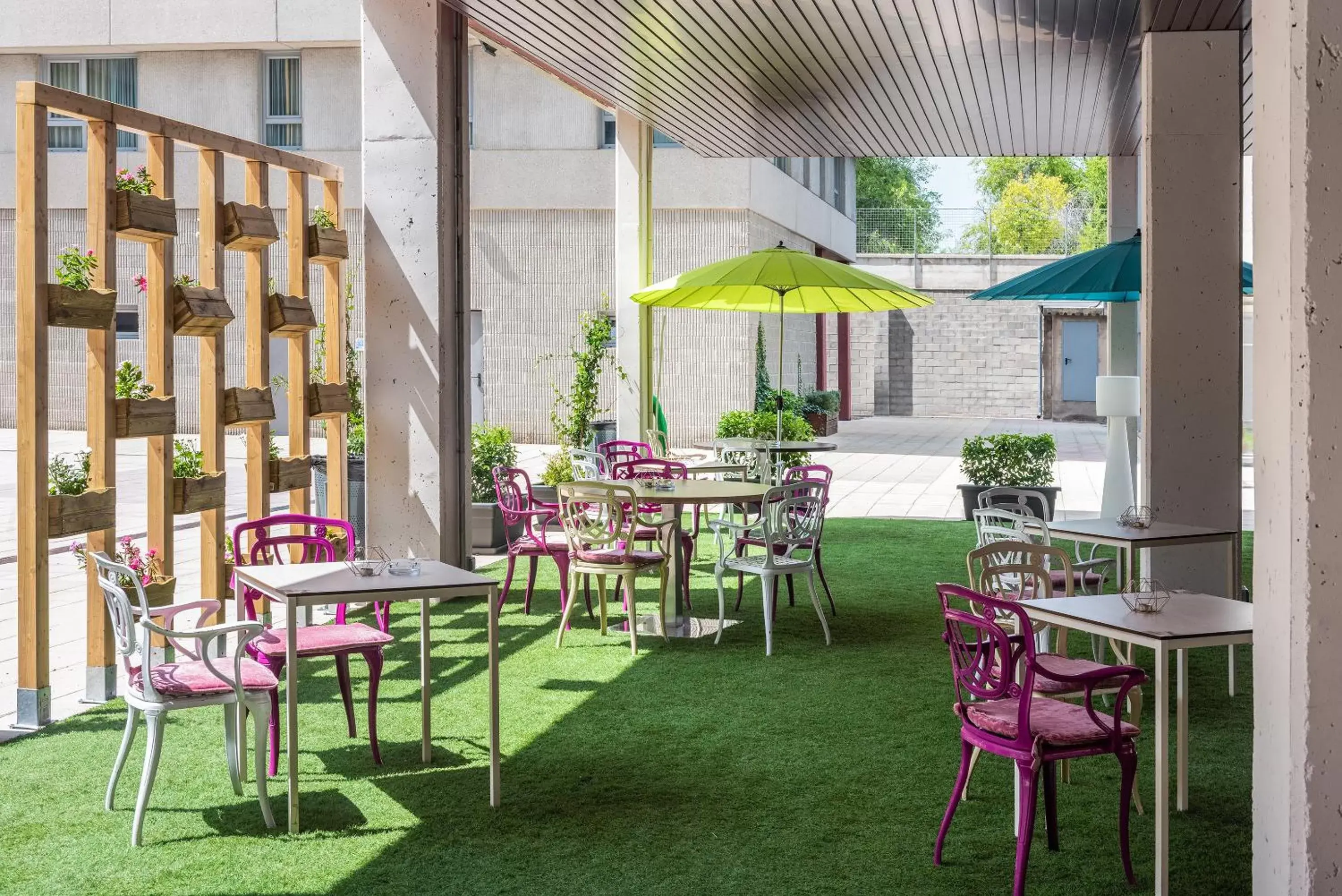 Balcony/Terrace, Restaurant/Places to Eat in Madrid Airport Suites, Affiliated by Meliá