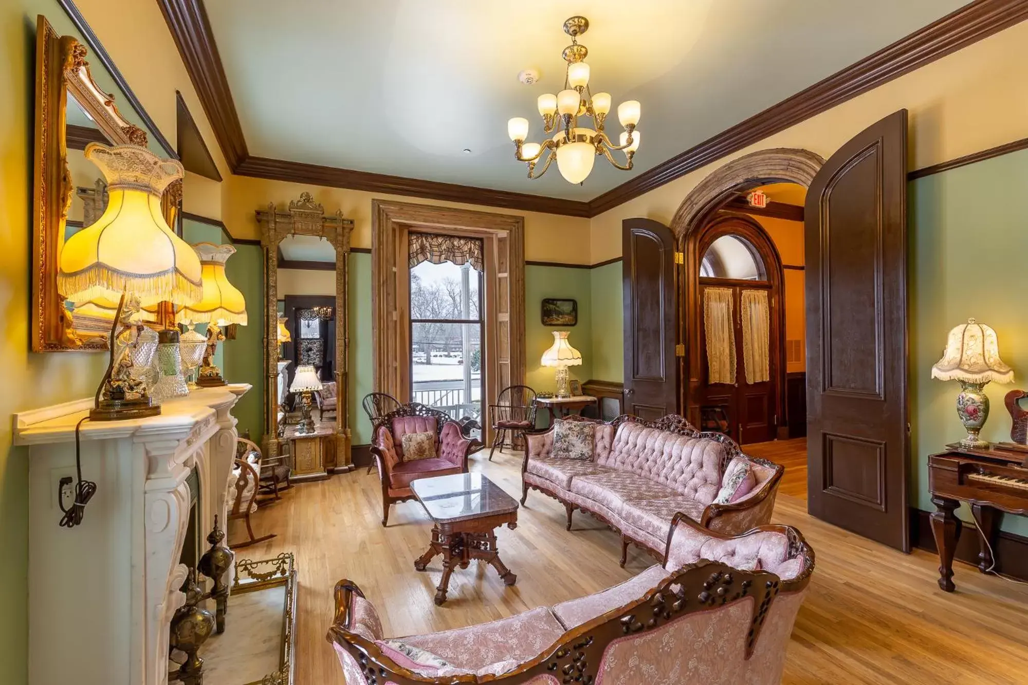 Living room in Steele Mansion Inn & Gathering Hub