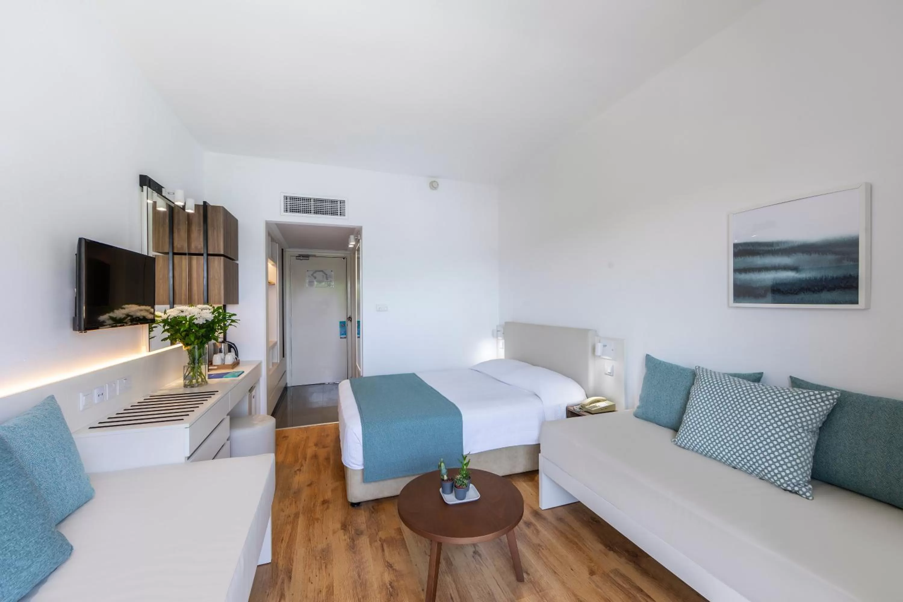 Photo of the whole room, Bed in Louis Phaethon Beach