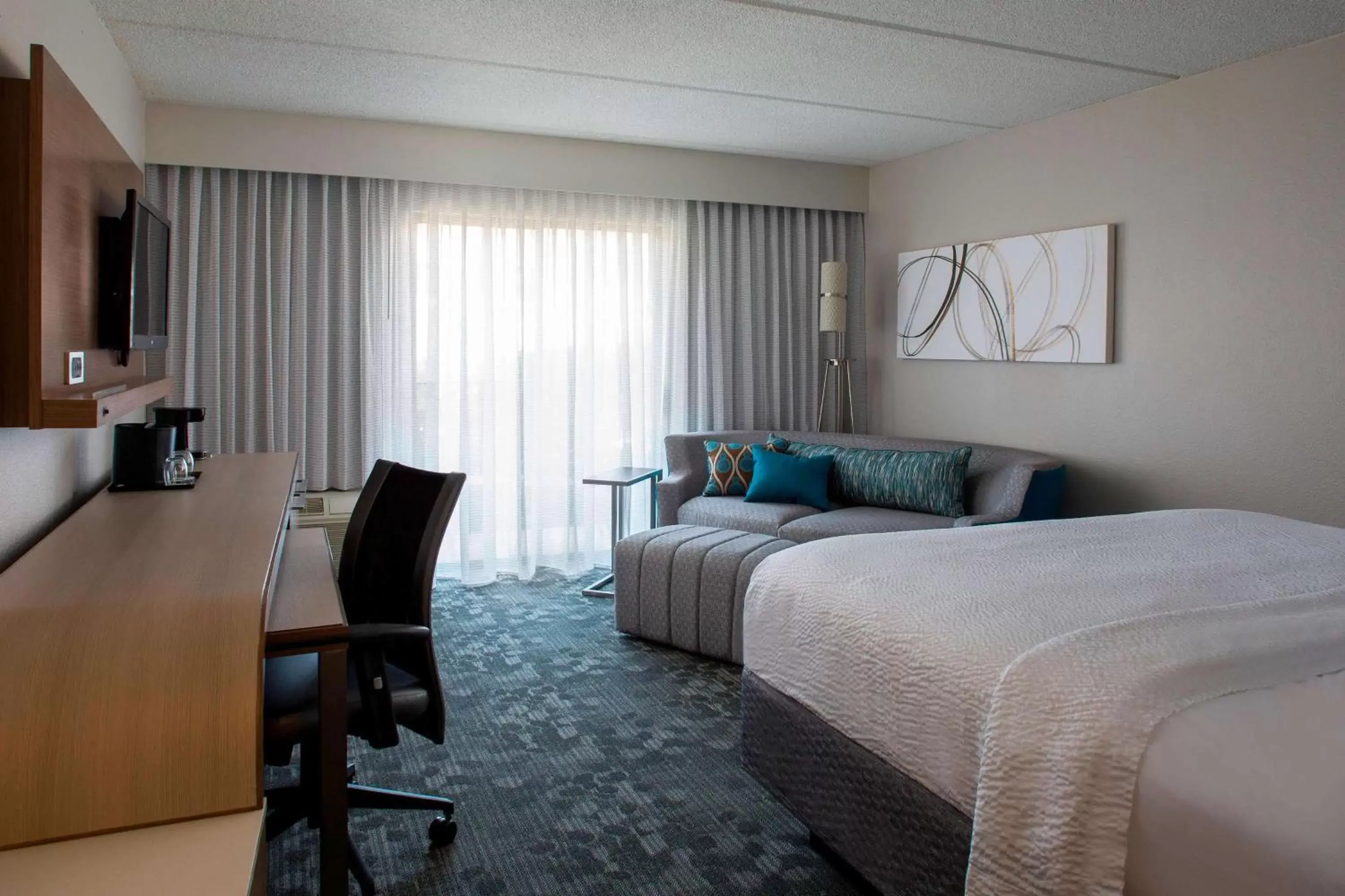 Photo of the whole room, Bed in Sonesta Select Atlanta Norcross I 85