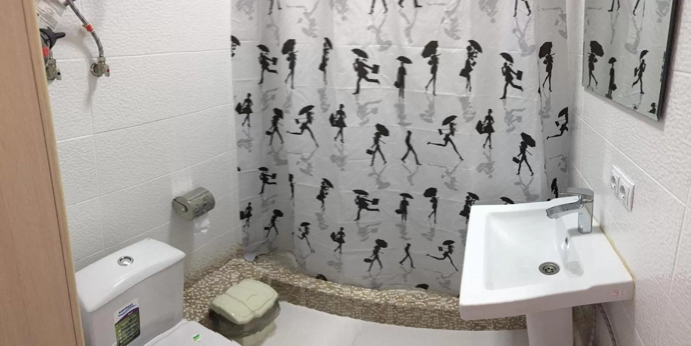 WHITE HOTEL & HOSTEL