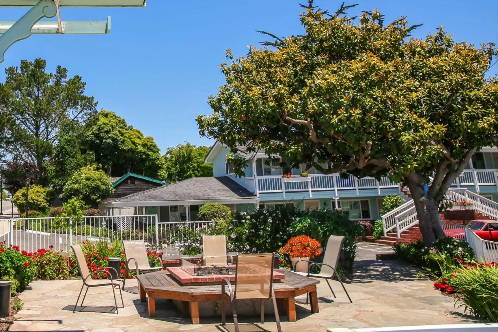 Property building in Bluebird Inn