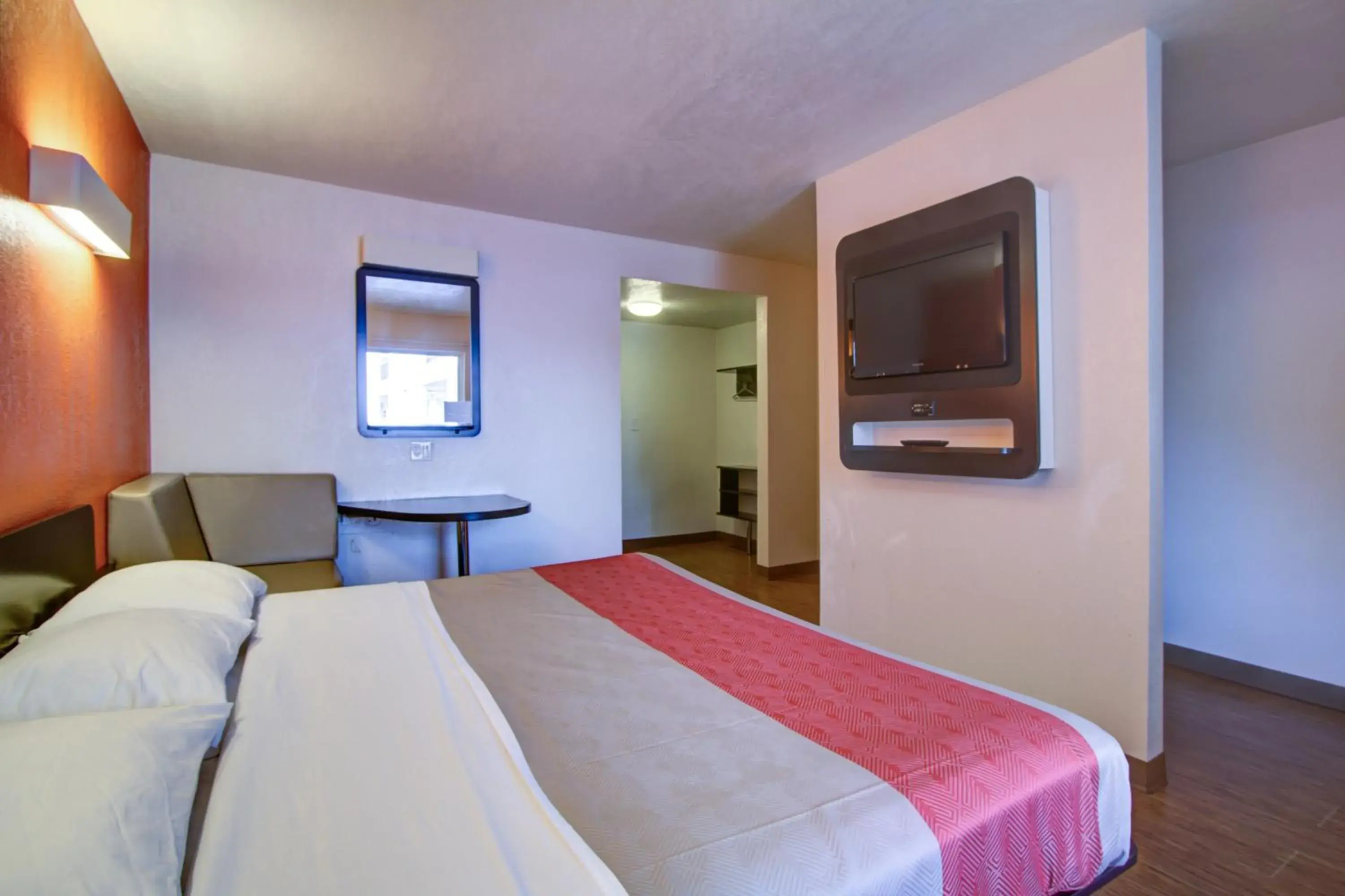 Bedroom, Bed in Motel 6-Richfield, OH Bedroom, Bed in Motel 6-Richfield, OH