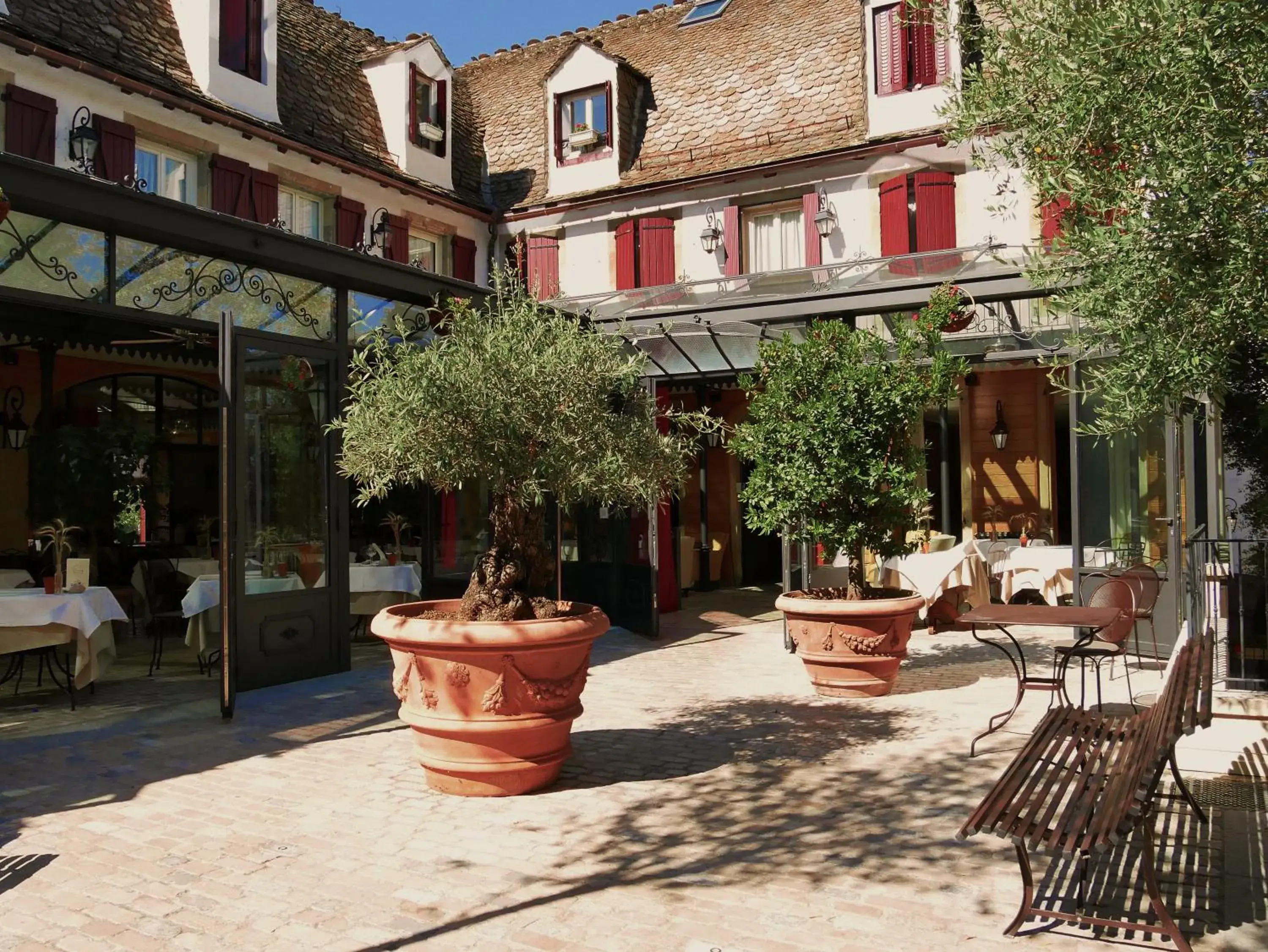 Patio in Hotel De France