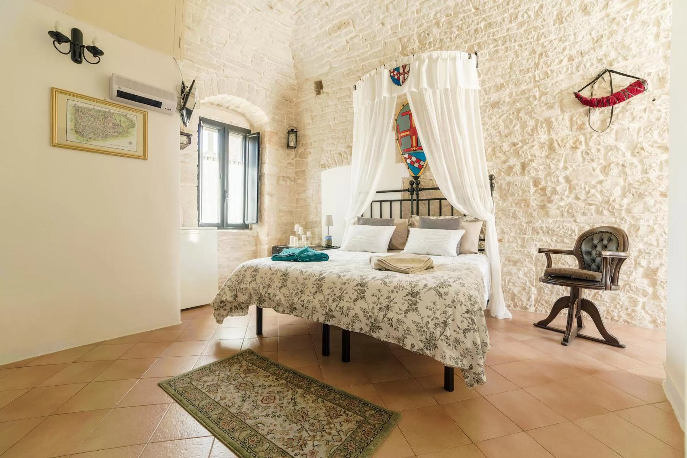 Property building, Bed in La Torre Storica