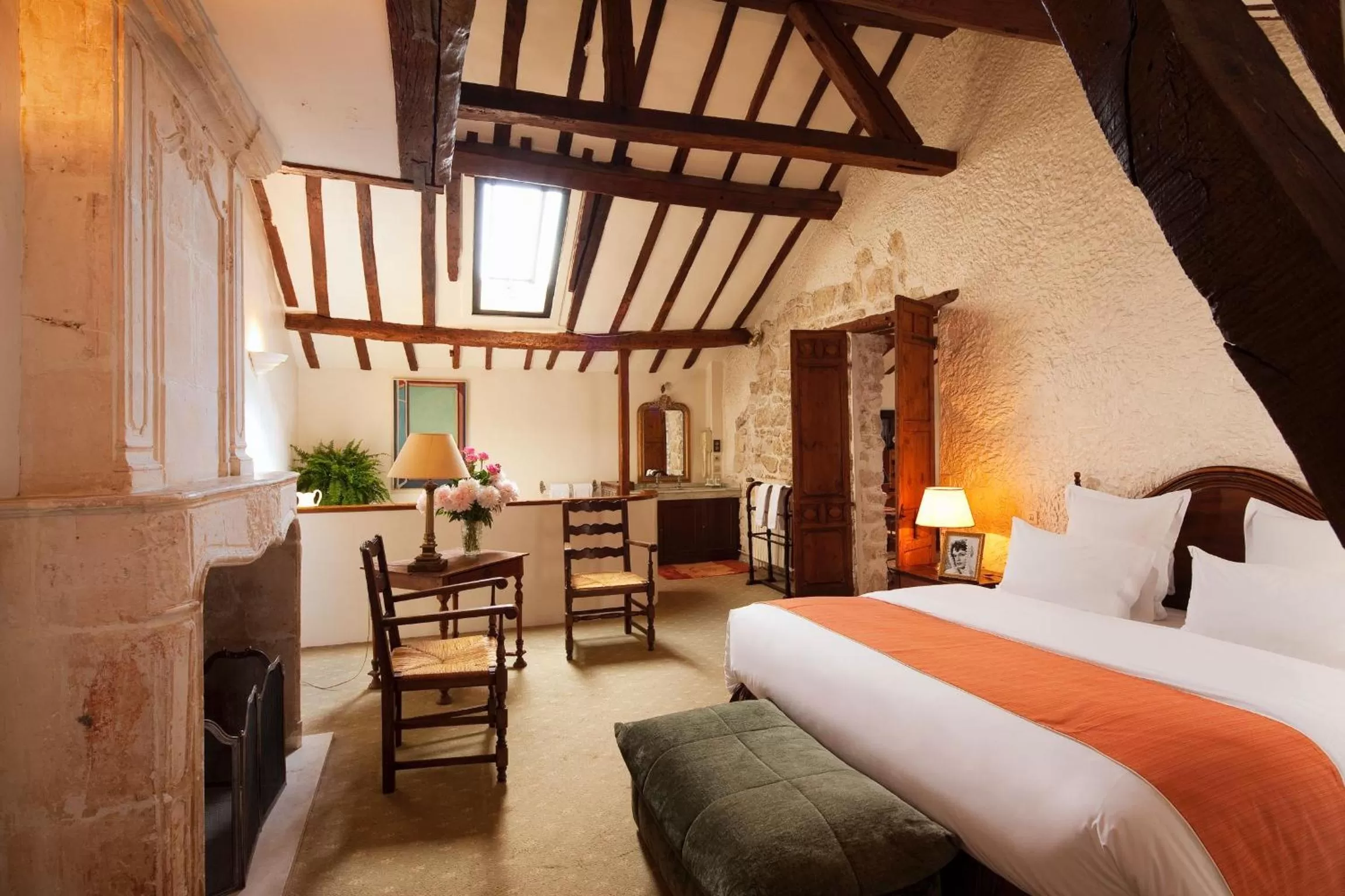 Bedroom, Bed in Hotel d'Angleterre