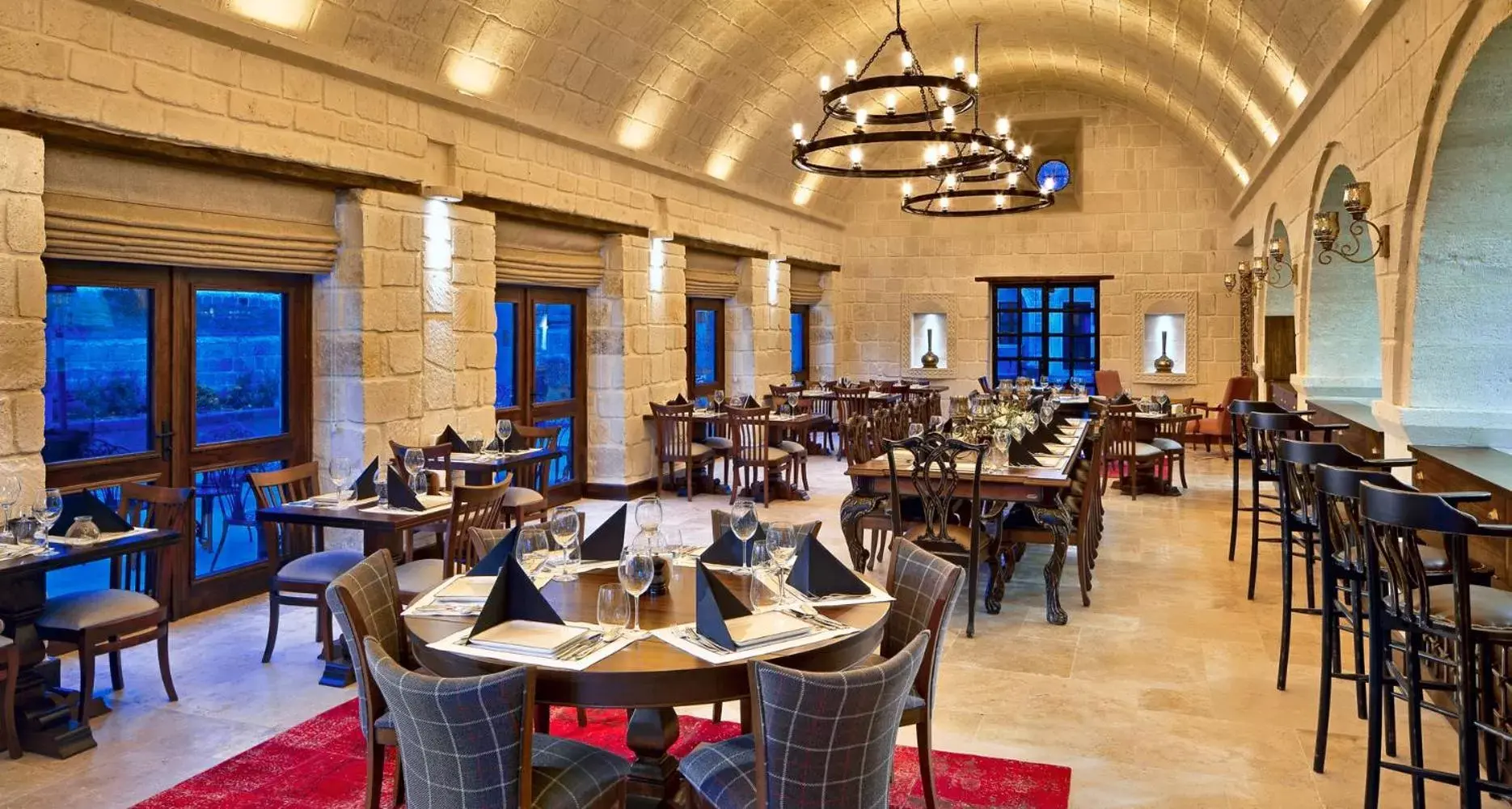 Restaurant/Places to Eat in Seraphim Cave Suites & SPA