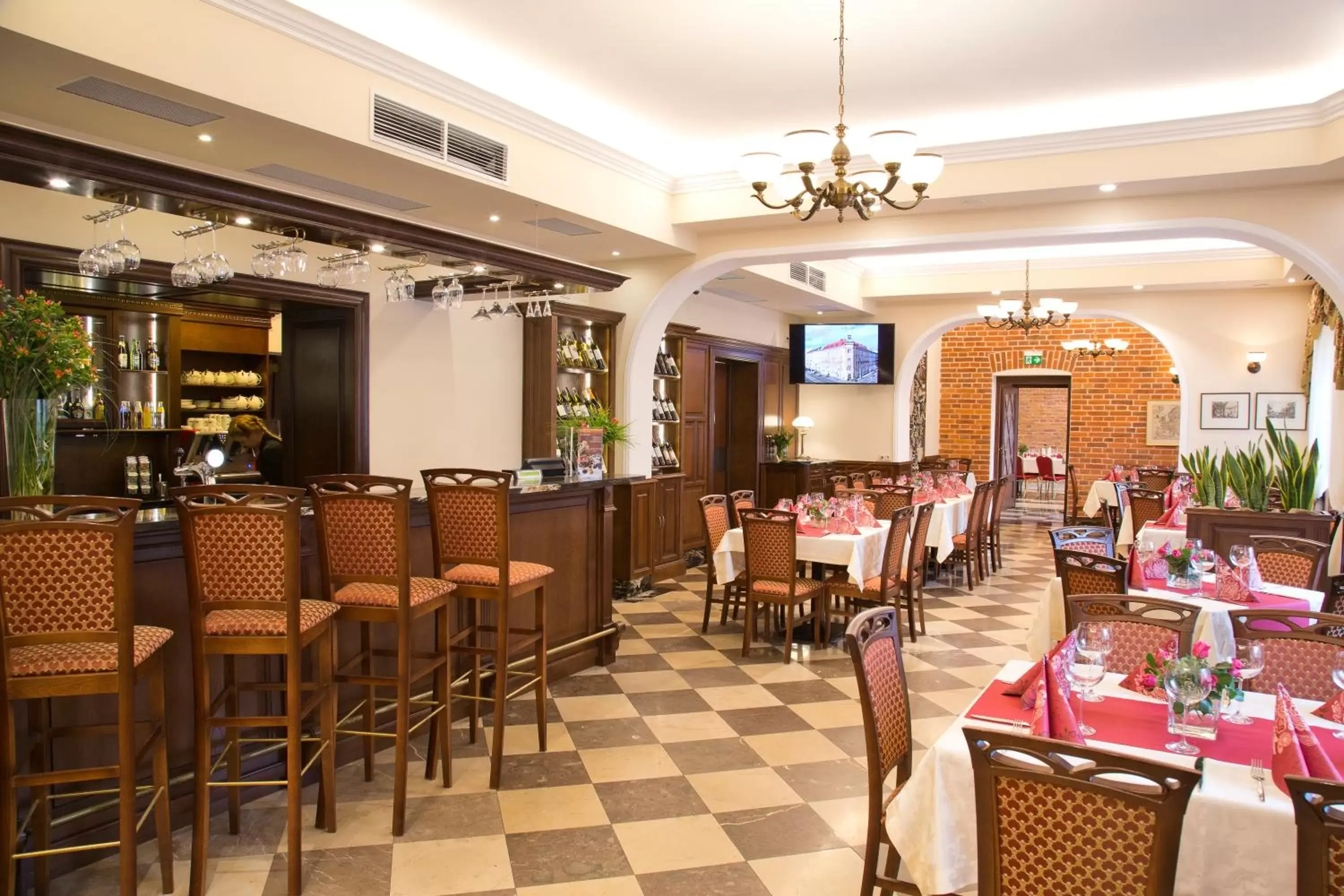 Restaurant/Places to Eat in Hotel Polonia
