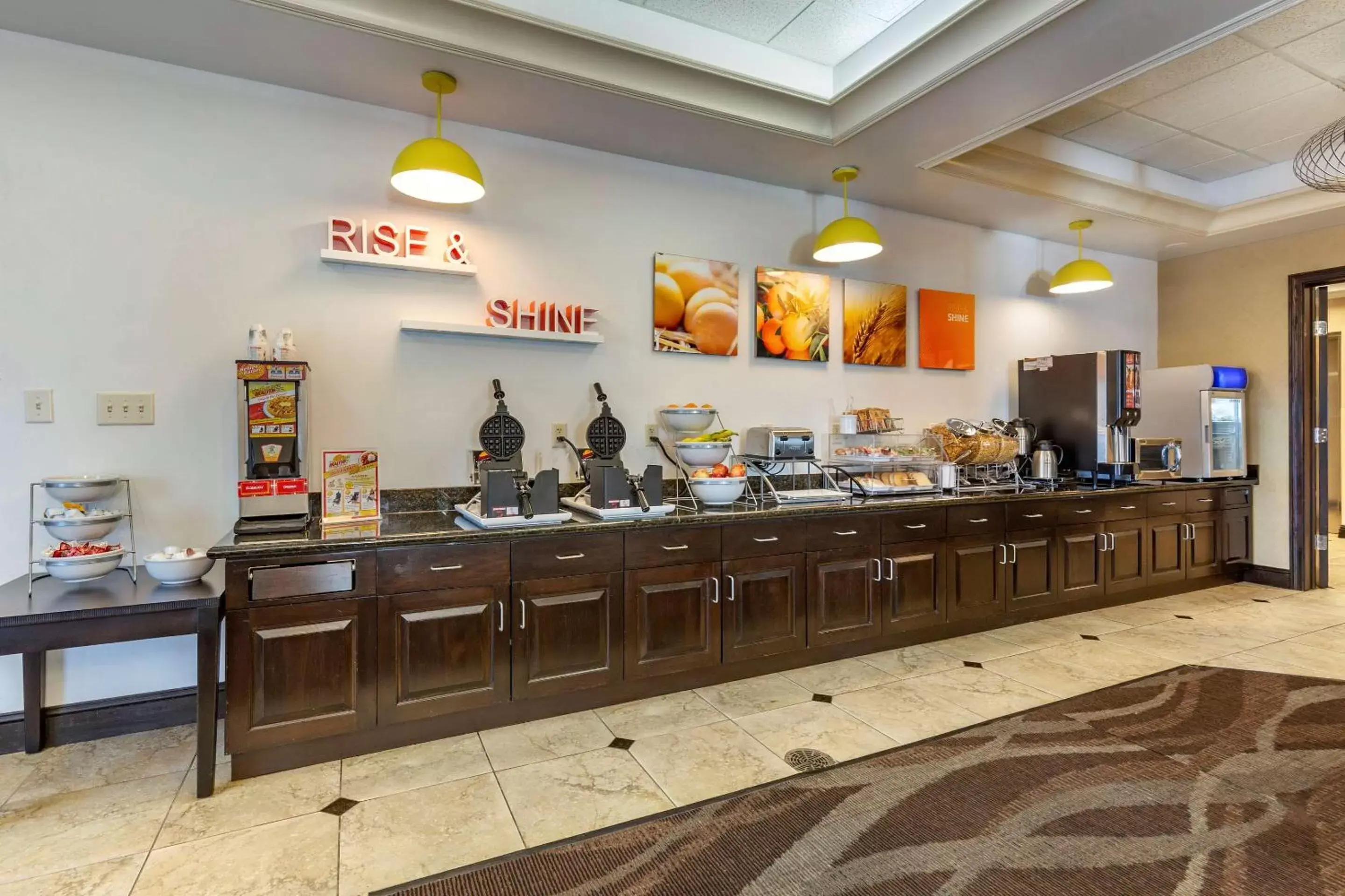 Breakfast, Restaurant/Places to Eat in Comfort Inn & Suites Chestertown