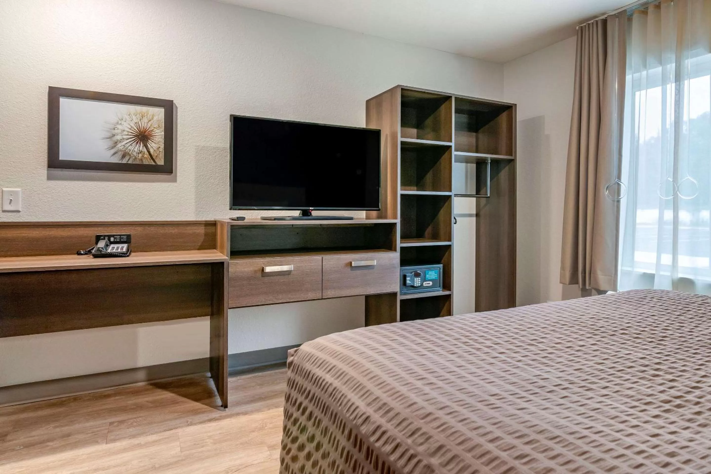 Photo of the whole room, Bed in WoodSpring Suites Brunswick