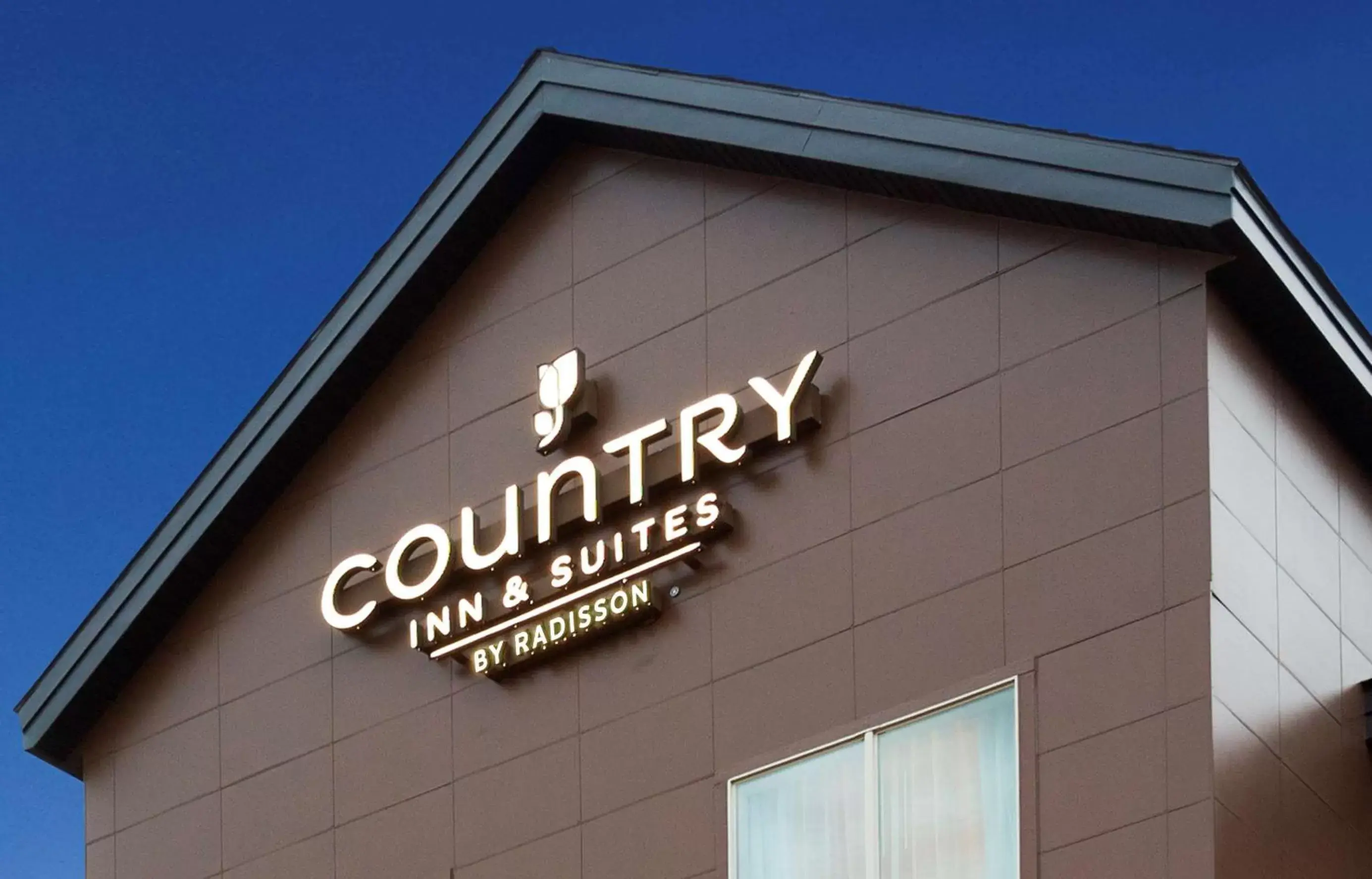 Property building, Property Logo/Sign in Country Inn & Suites by Radisson, Buffalo, MN