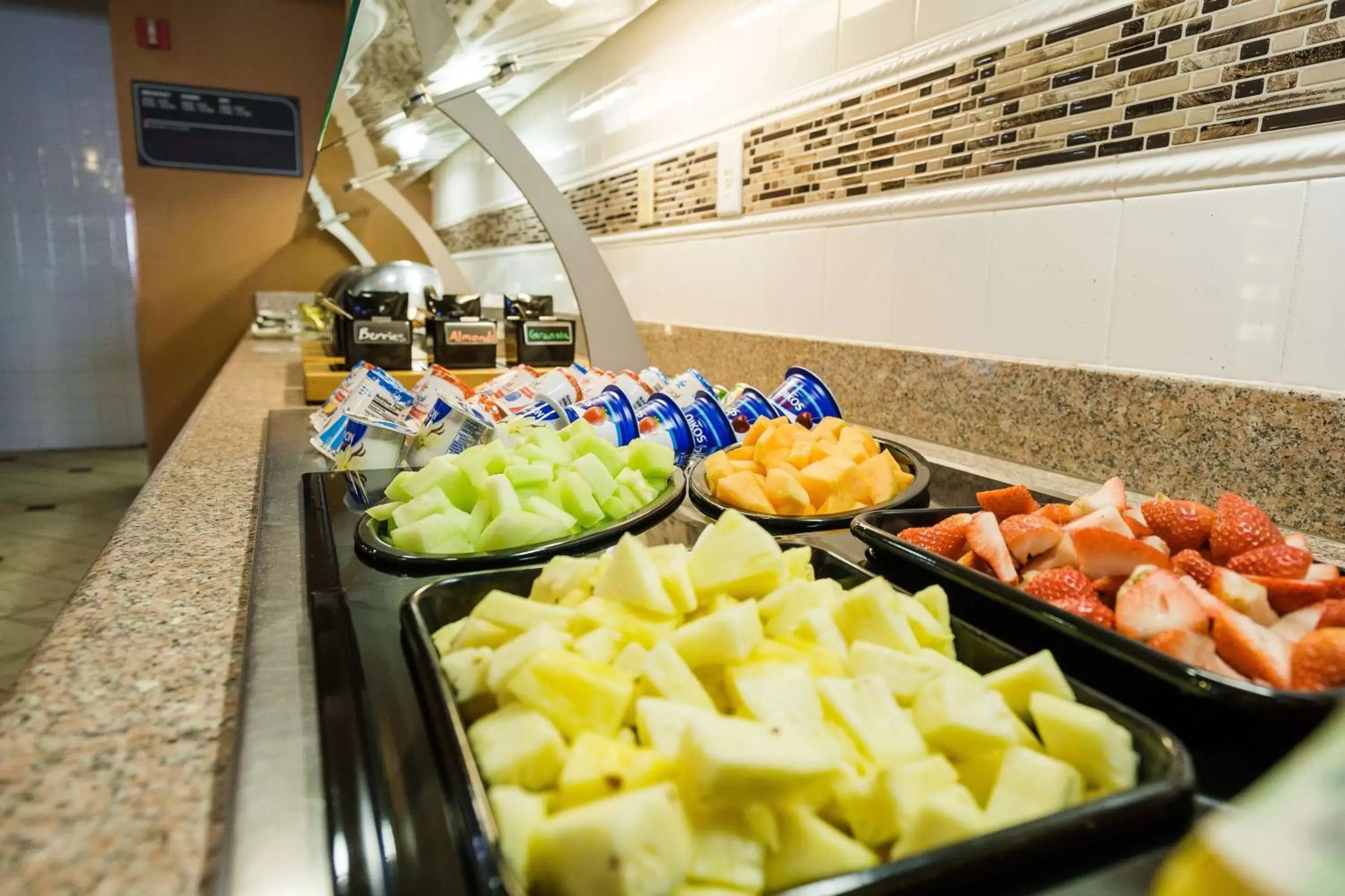 Dining area, Food in Hilton Garden Inn Atlanta North/Johns Creek