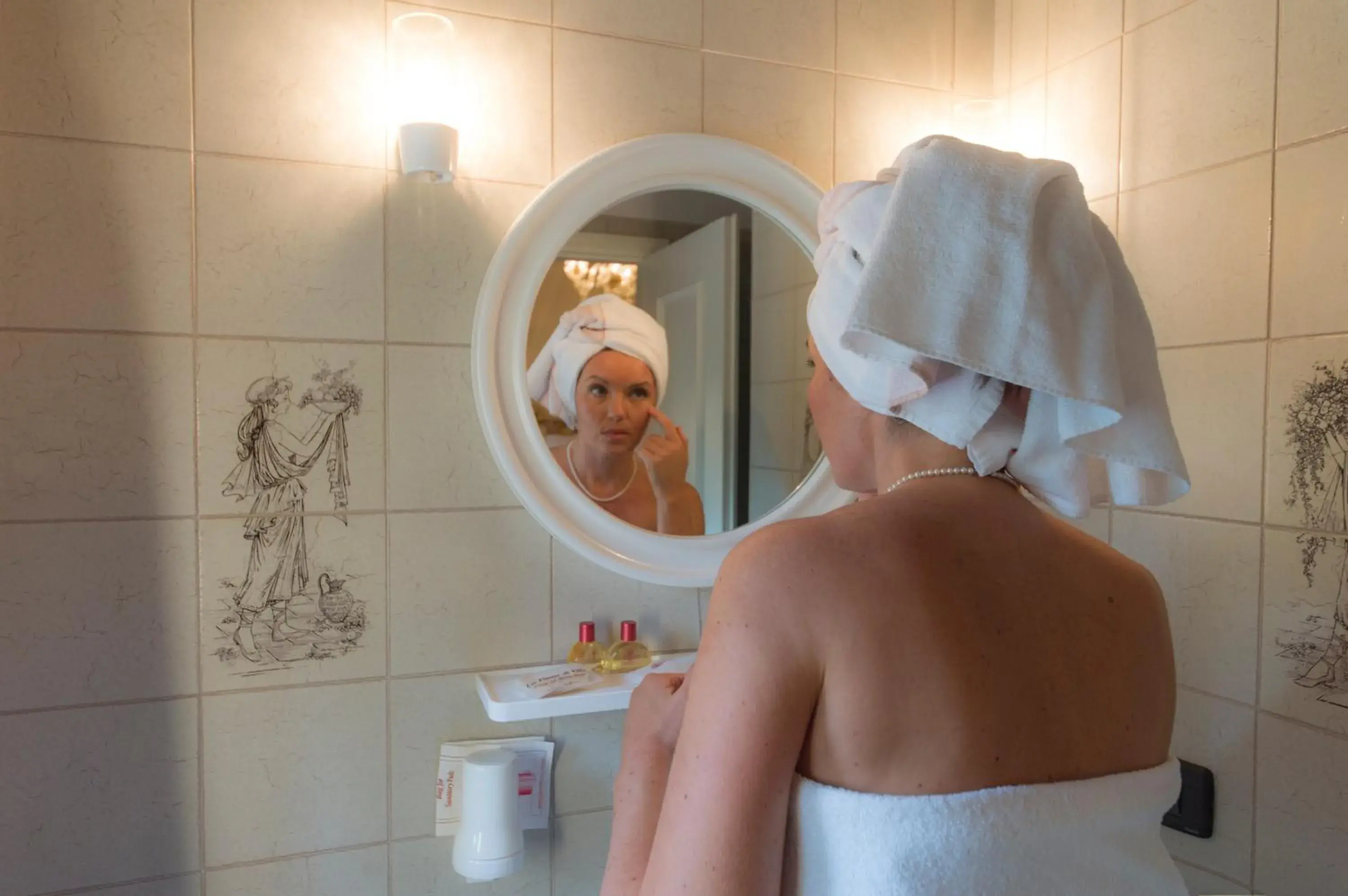 Guests, Bathroom in Hotel La Rescossa