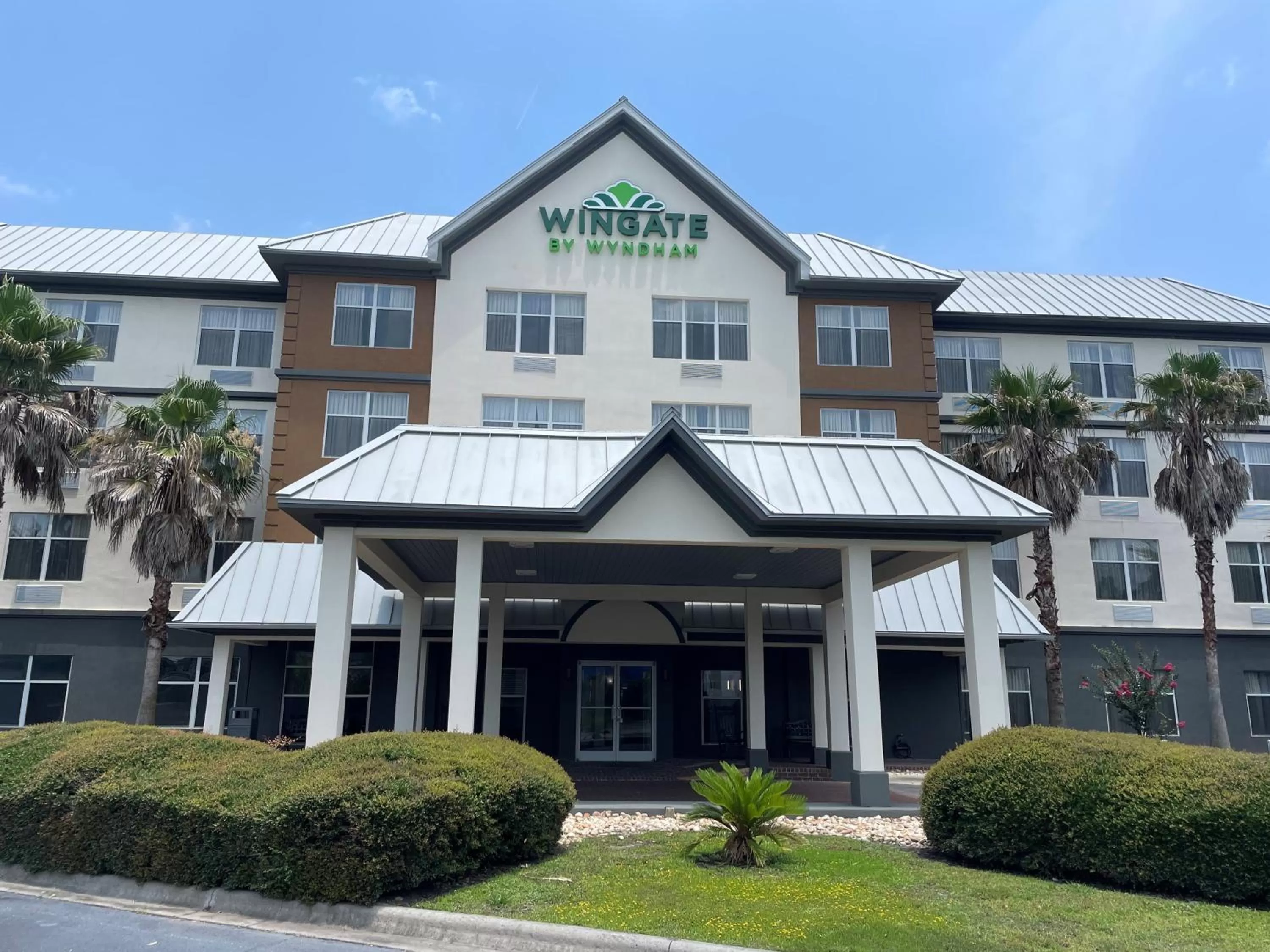 Property building in Wingate by Wyndham Savannah Gateway