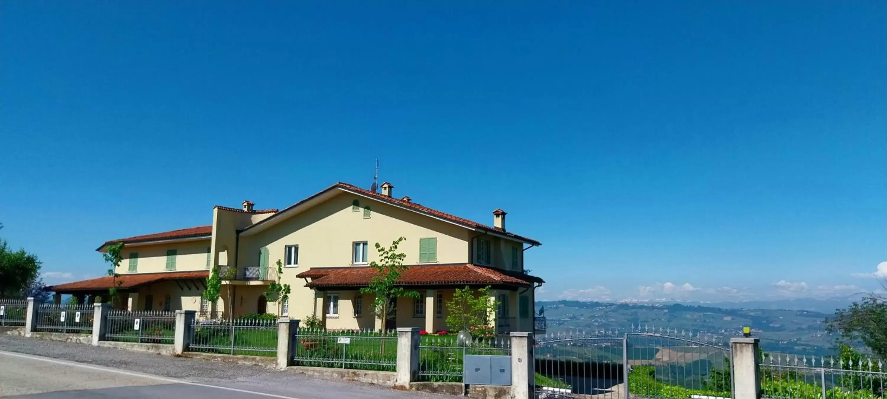 Property Building in Villa Bellavista Alba, B&B