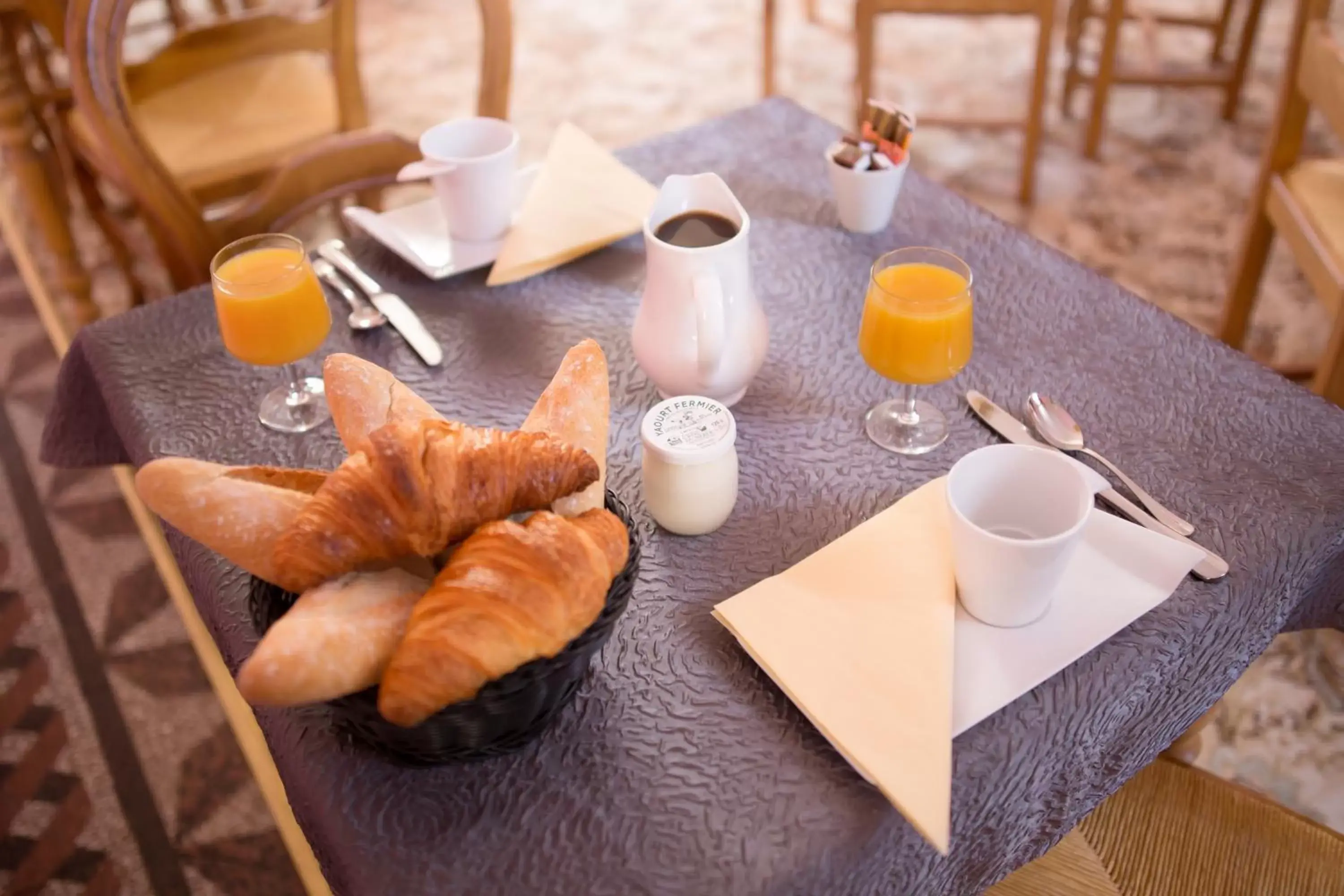Breakfast in Hôtel Le Verger
