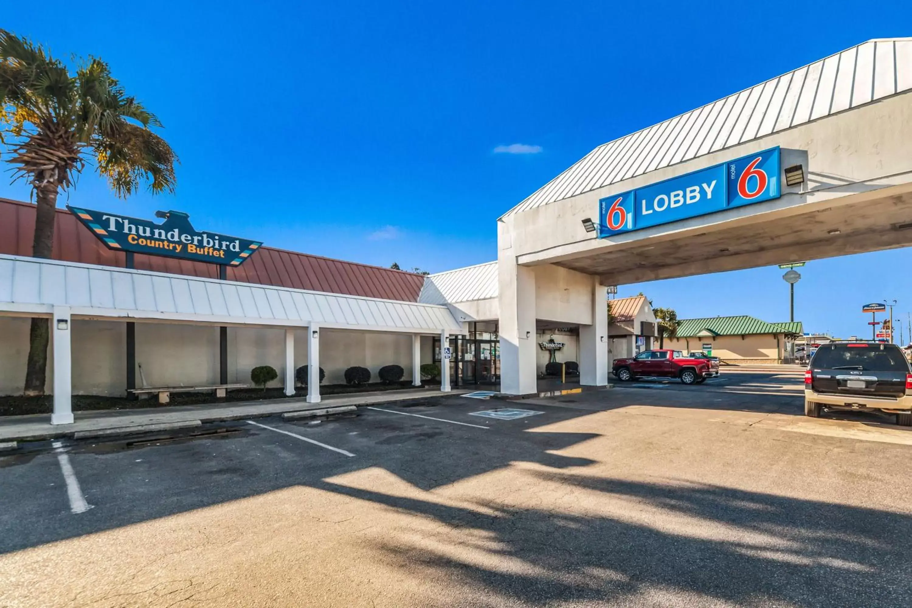 Property building in Motel 6-Florence, SC