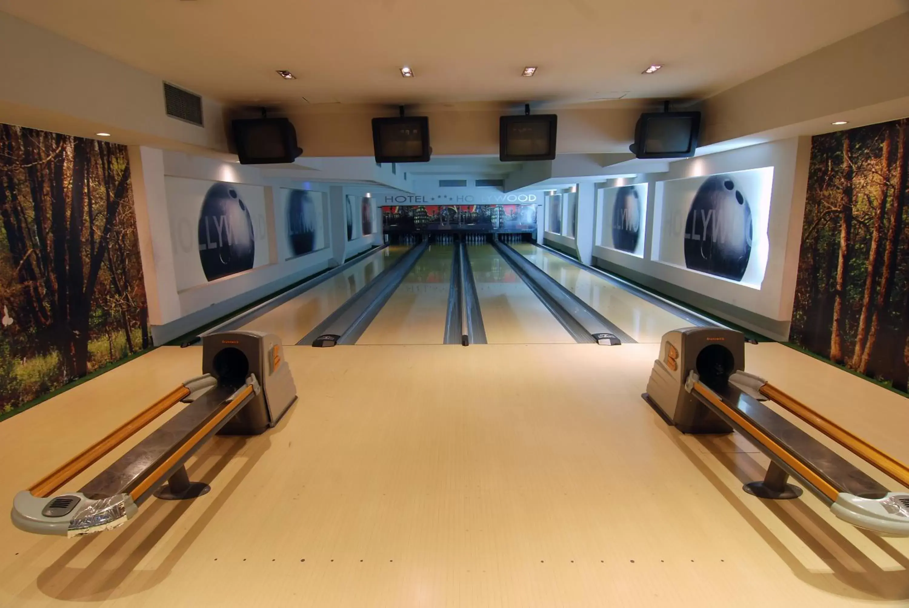 Bowling, Fitness Center/Facilities in Hollywood Hotel