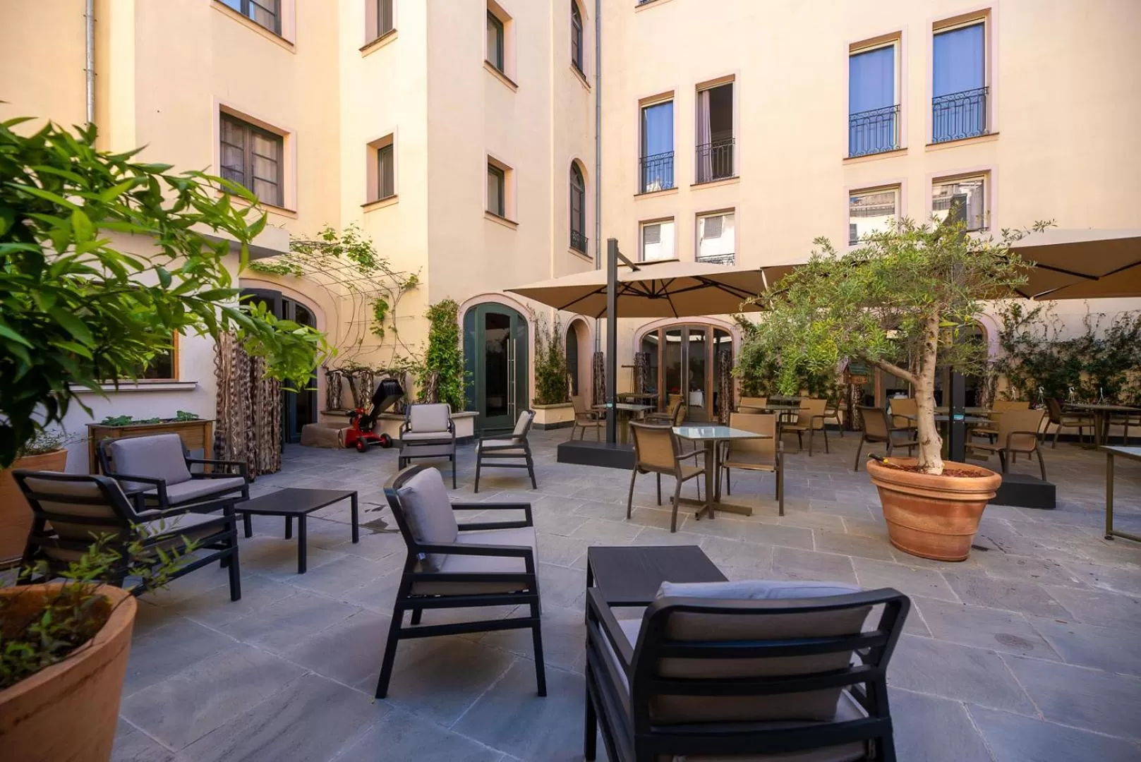 Property building in Hotel POZZO DI BORGO