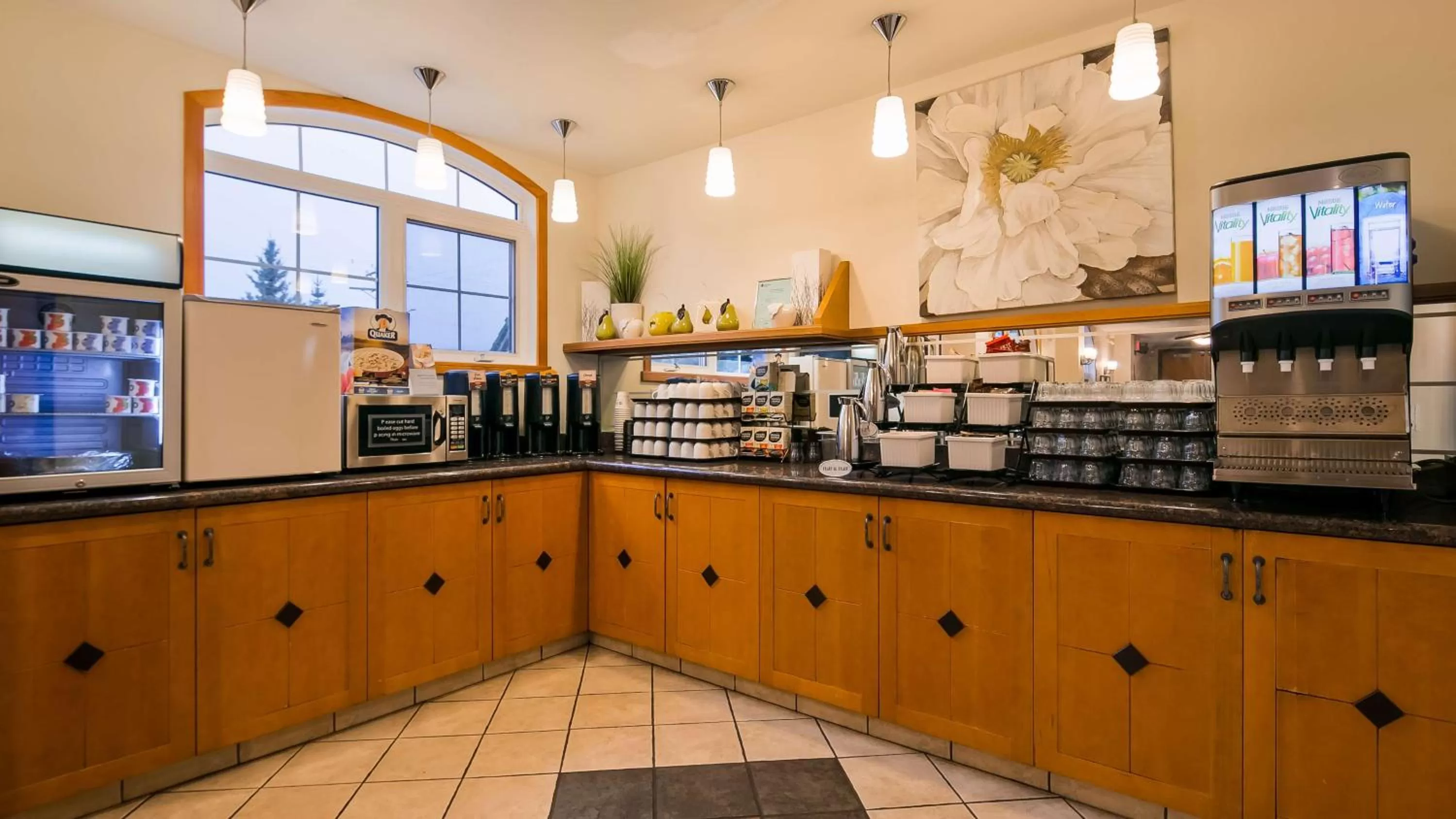 Restaurant/places to eat in Pocaterra Inn & Waterslide