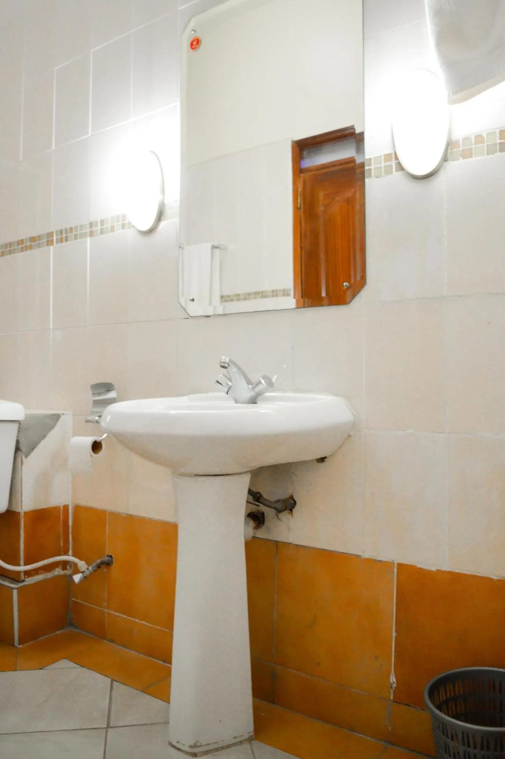 Toilet in Anthena Hotel