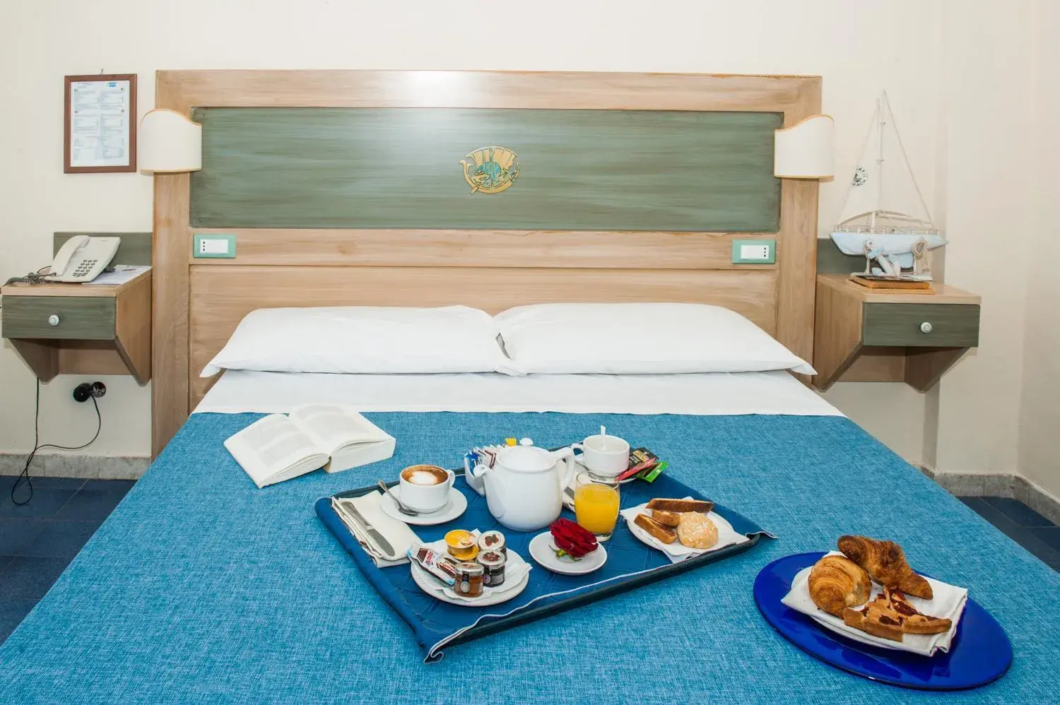 Breakfast, Bed in Summit Hotel