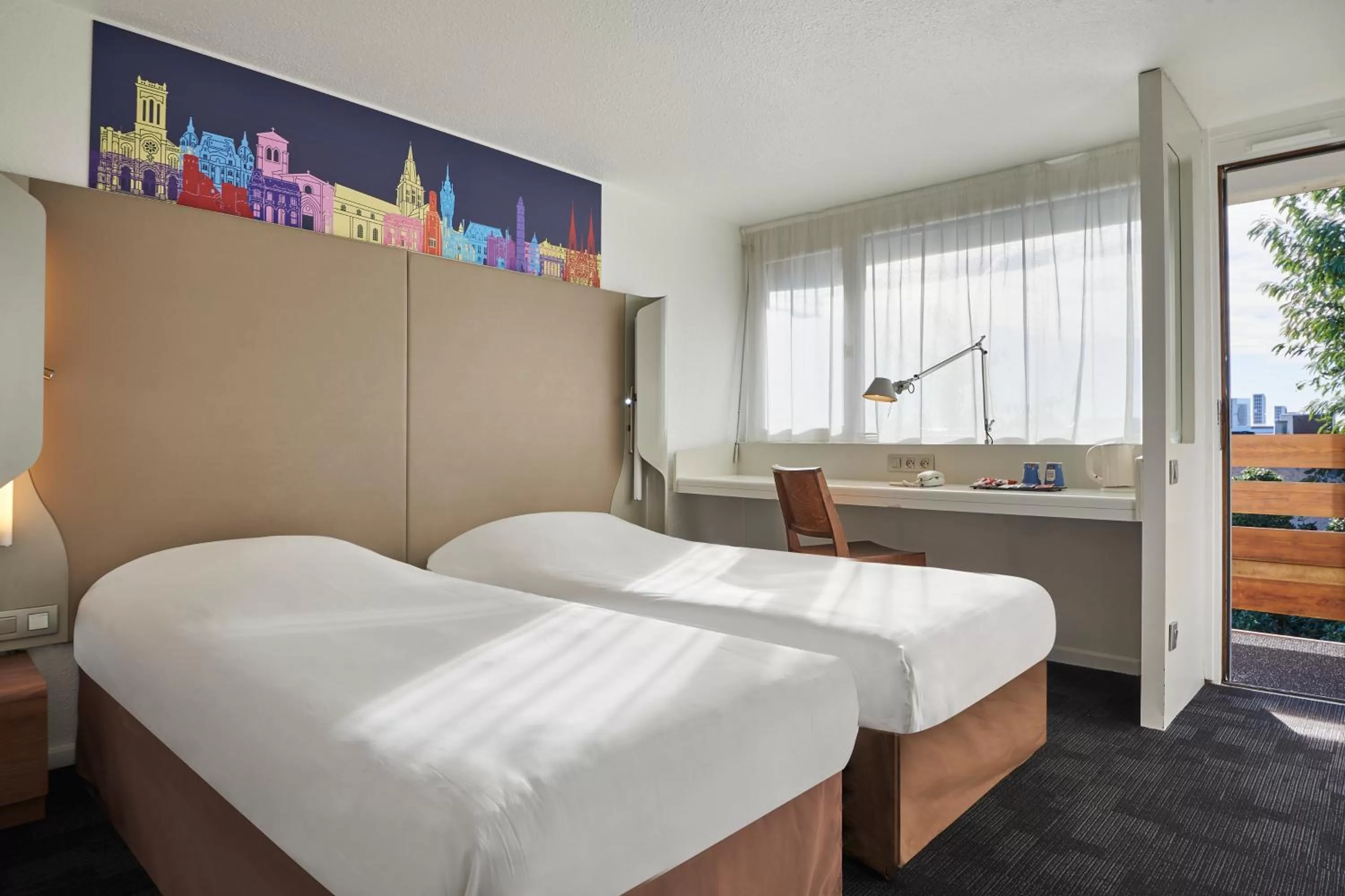 Bedroom, Bed in Kyriad Brie-Comte-Robert