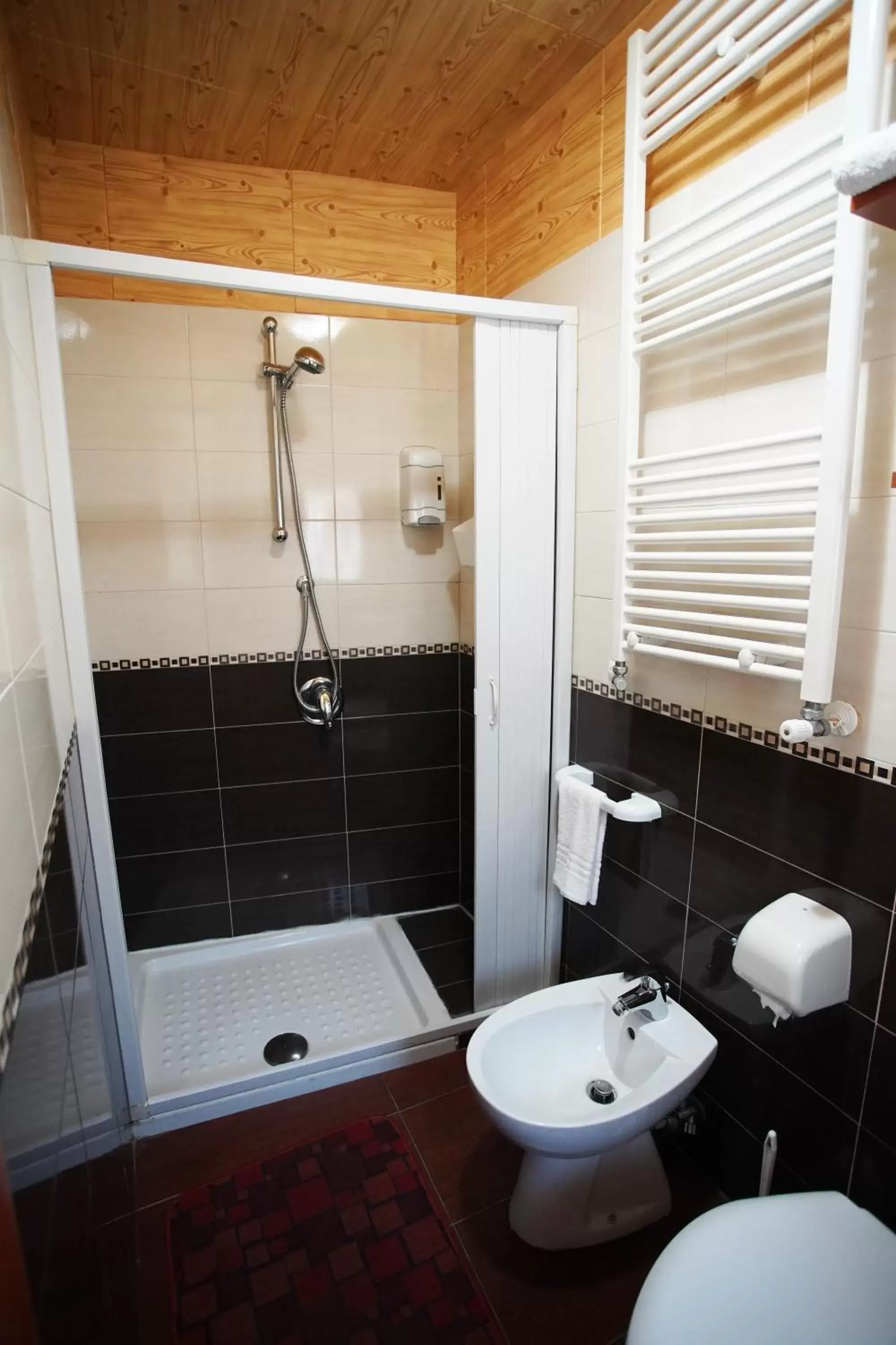 Shower, Bathroom in Golden Dreams Reggio Calabria