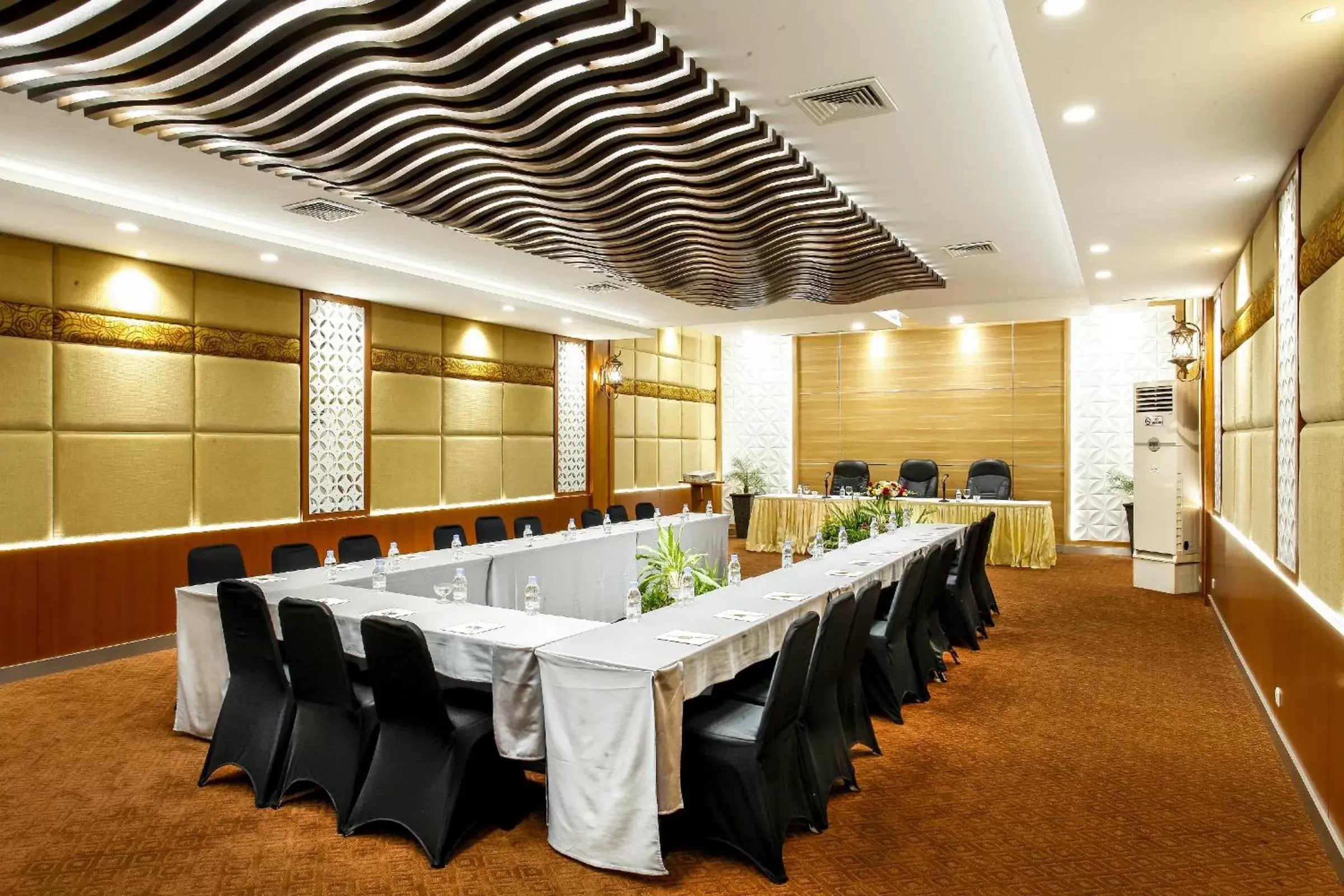 Business facilities in Grand Inna Tunjungan