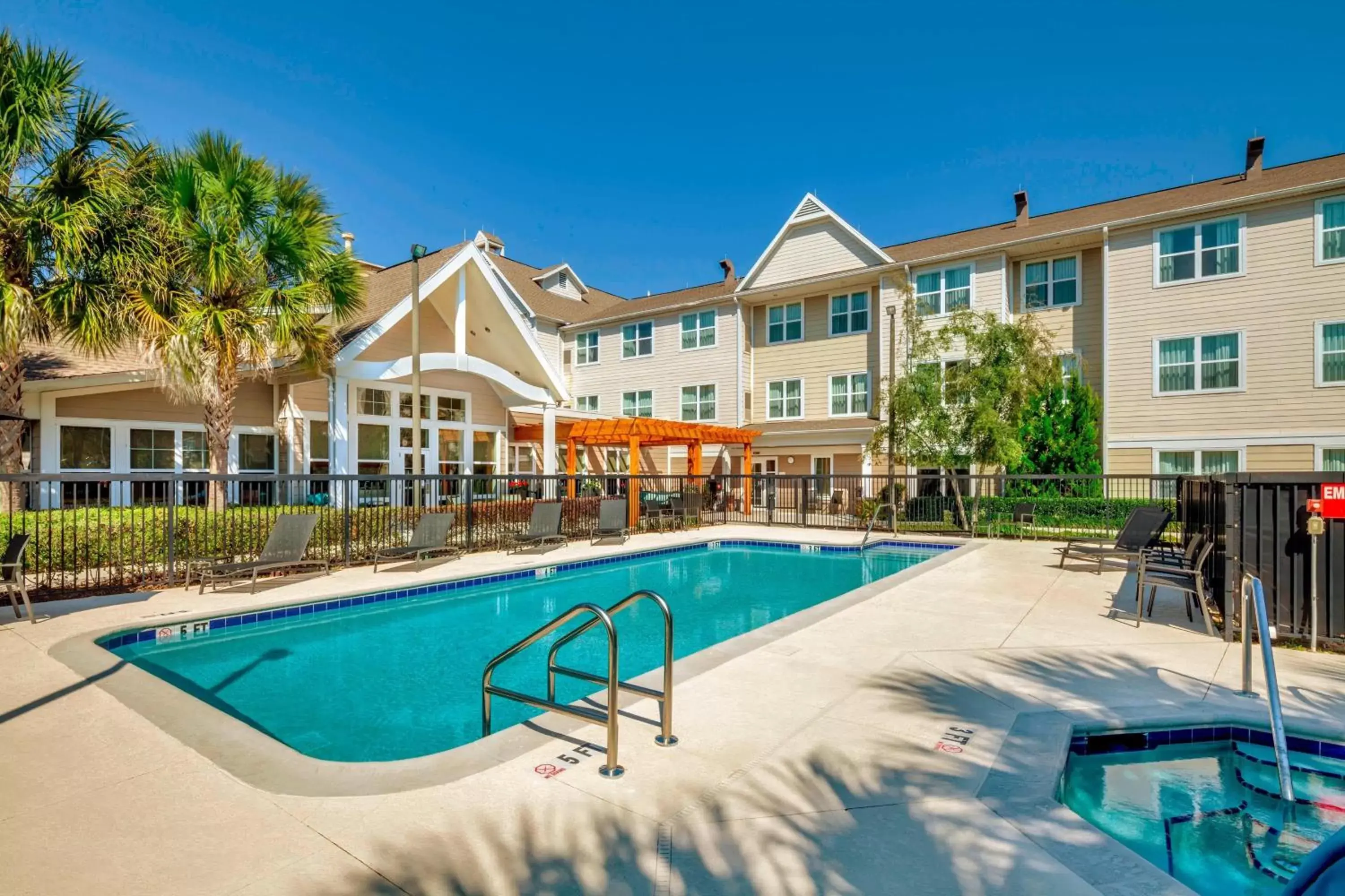 Swimming Pool in Residence Inn Ocala