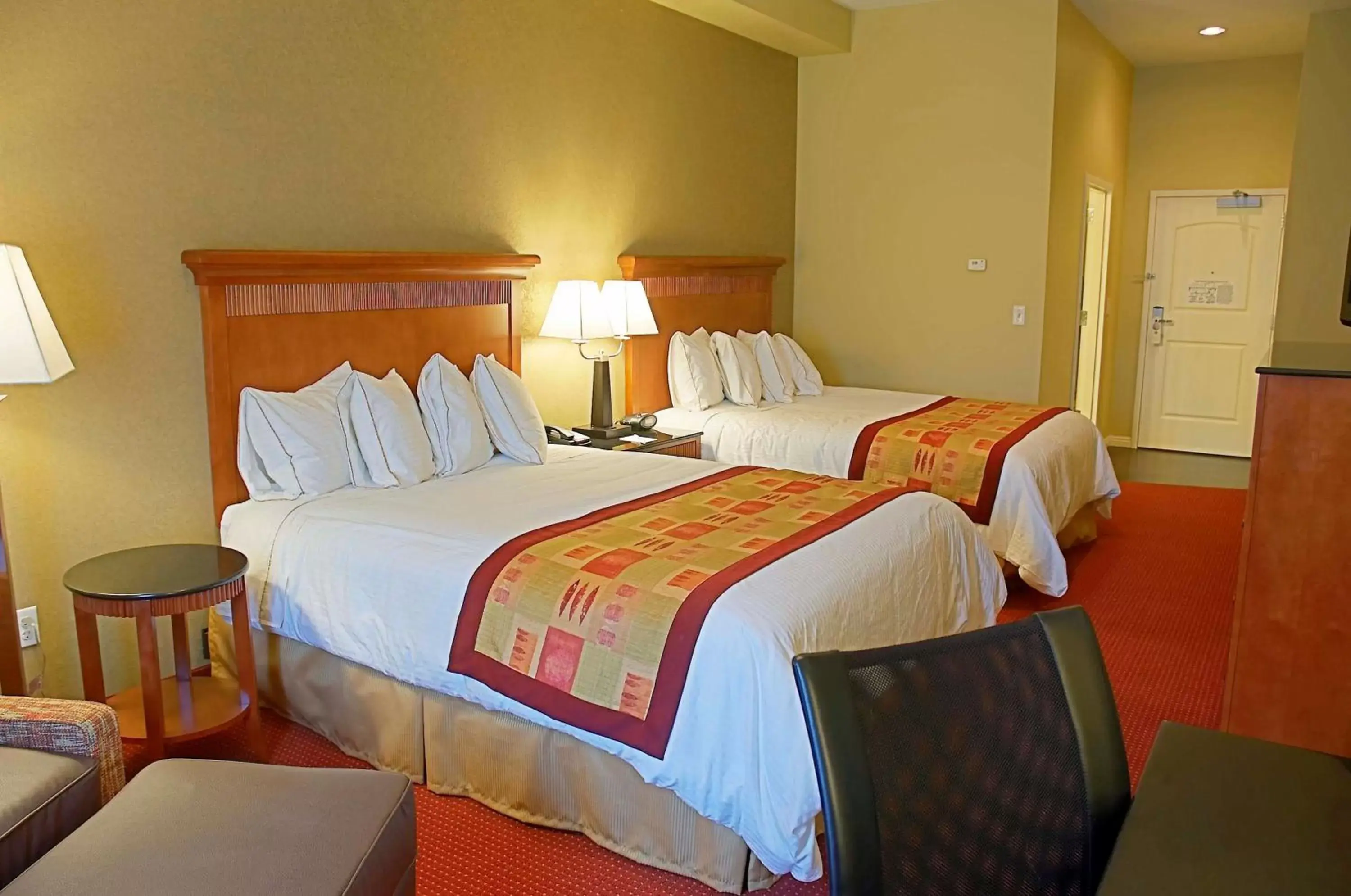 Photo of the whole room, Bed in Best Western Plus Canyon Pines