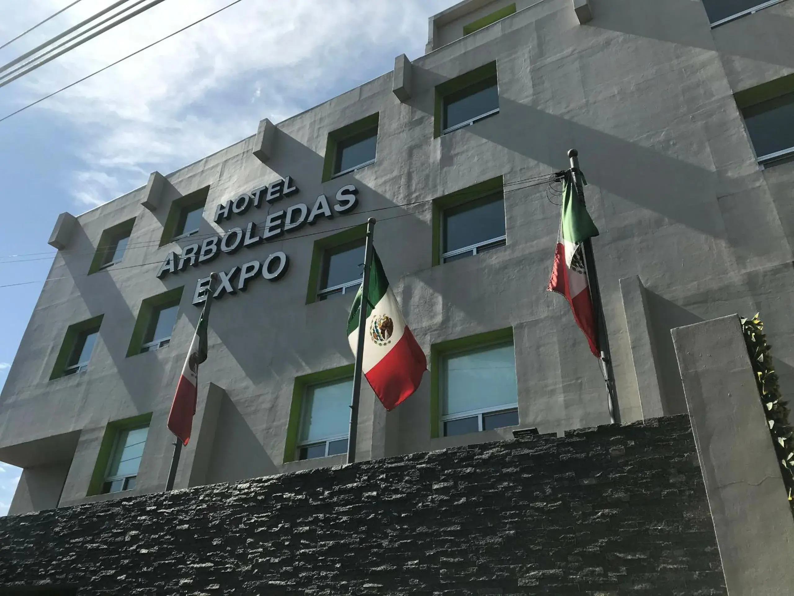 Property Building in Hotel Arboledas Expo