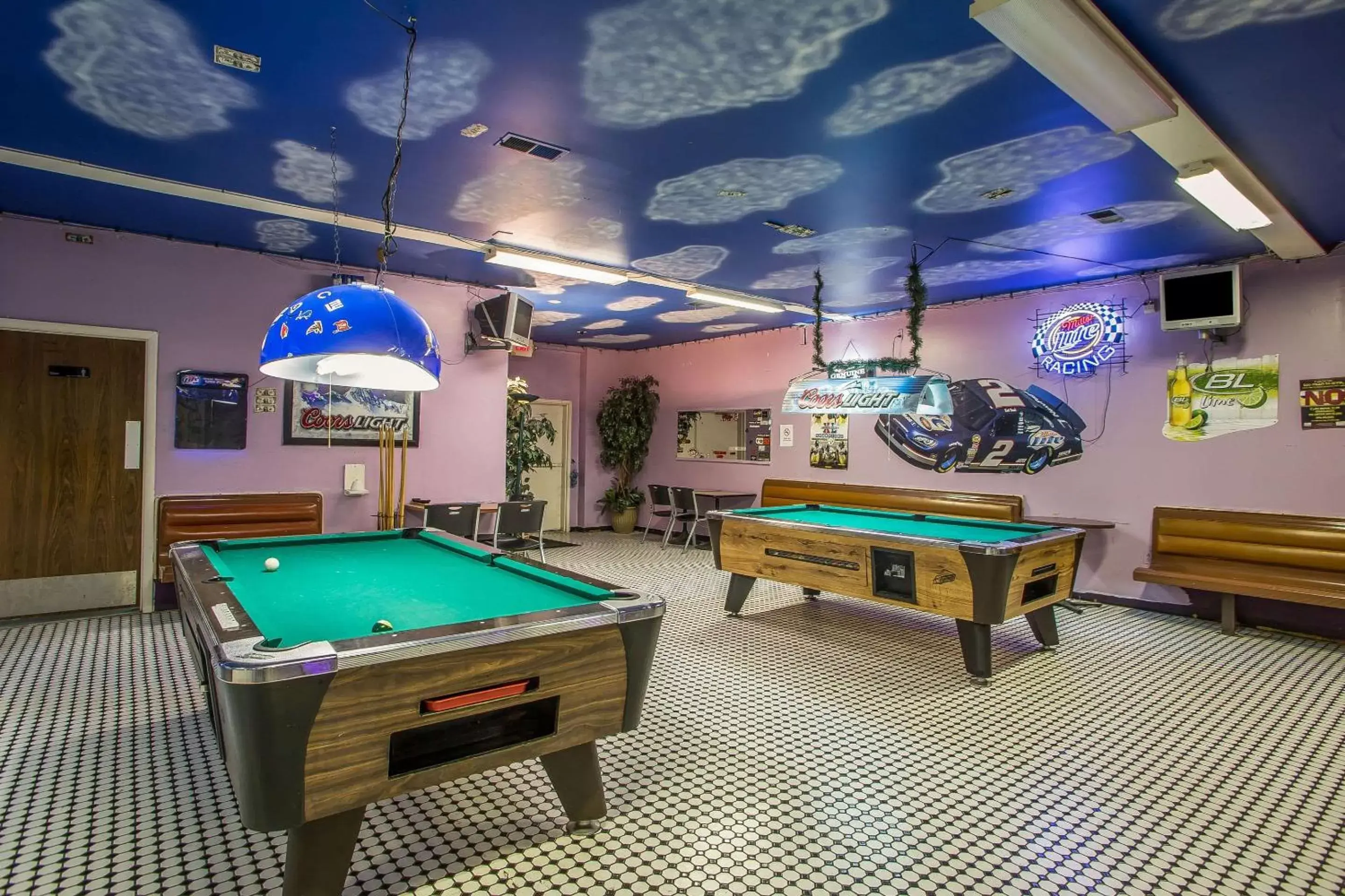 Lounge or bar, Billiards in Rodeway Inn Bedford