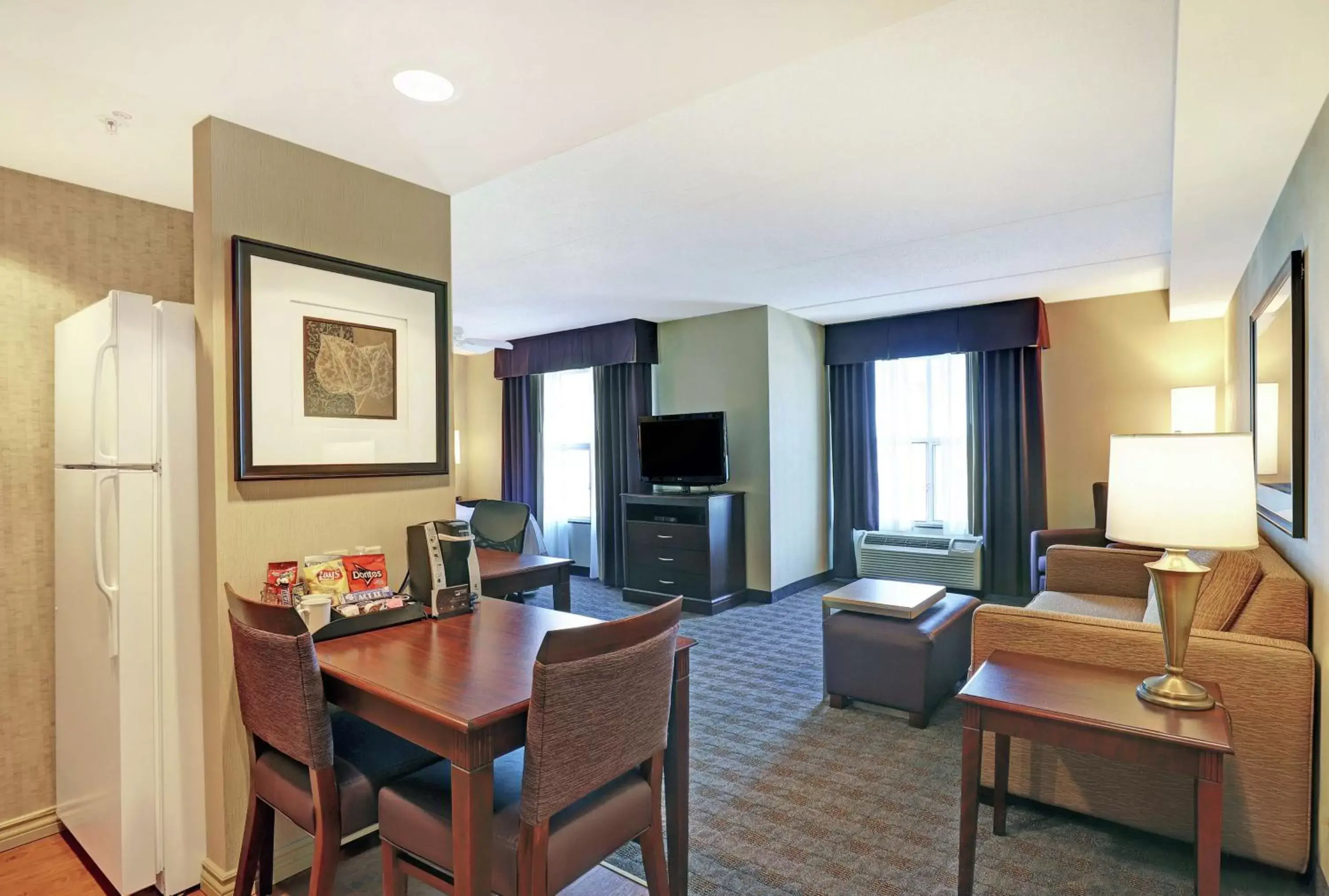 Bedroom, Seating Area in Homewood Suites by Hilton Cambridge-Waterloo, Ontario