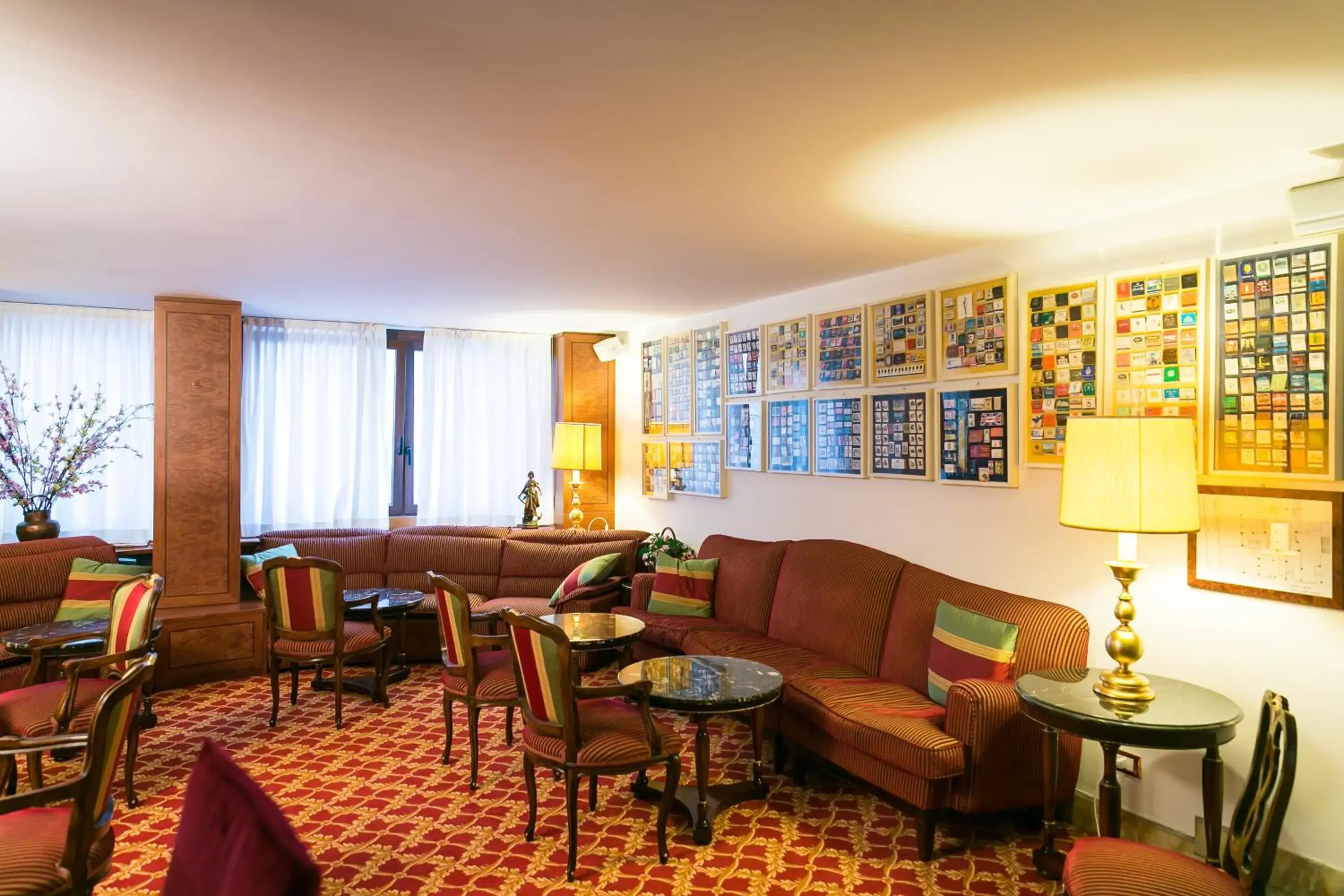 Communal lounge/ TV room, Lounge/Bar in Hotel Milan Speranza Au Lac