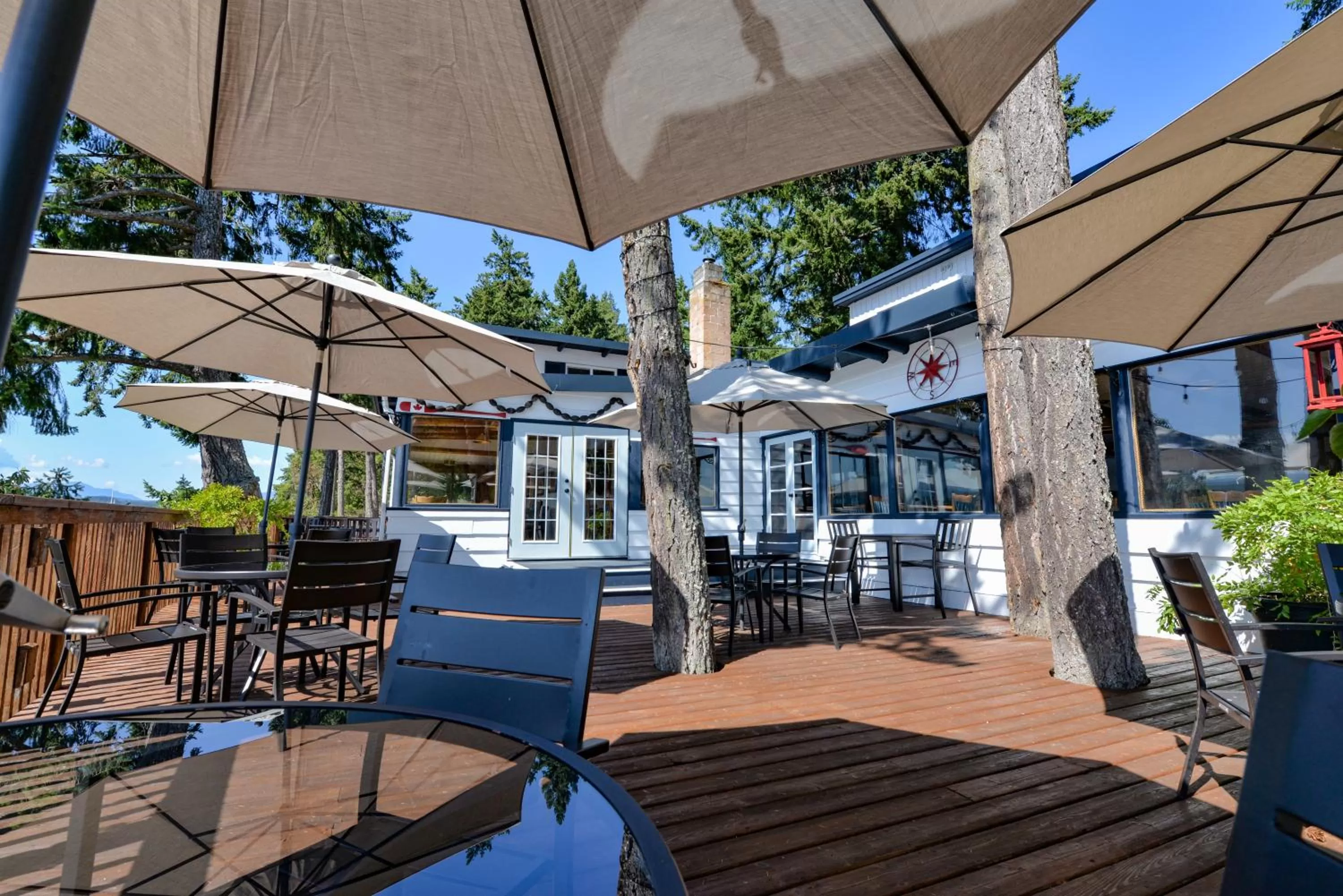 Restaurant/places to eat in Raven Point Inn