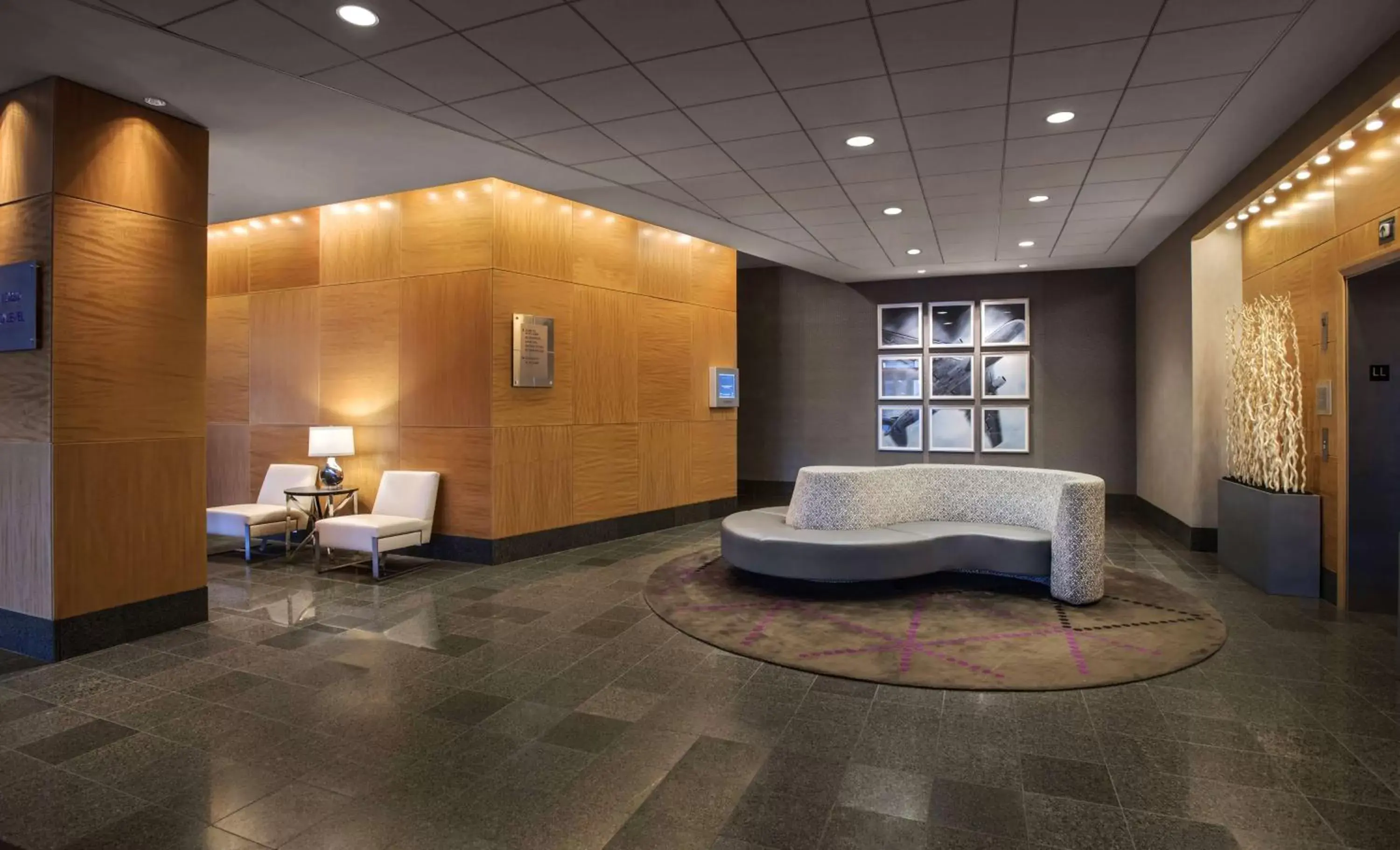 Lobby or reception, Bed in Hyatt Regency Pittsburgh International Airport Lobby or reception, Bed in Hyatt Regency Pittsburgh International Airport