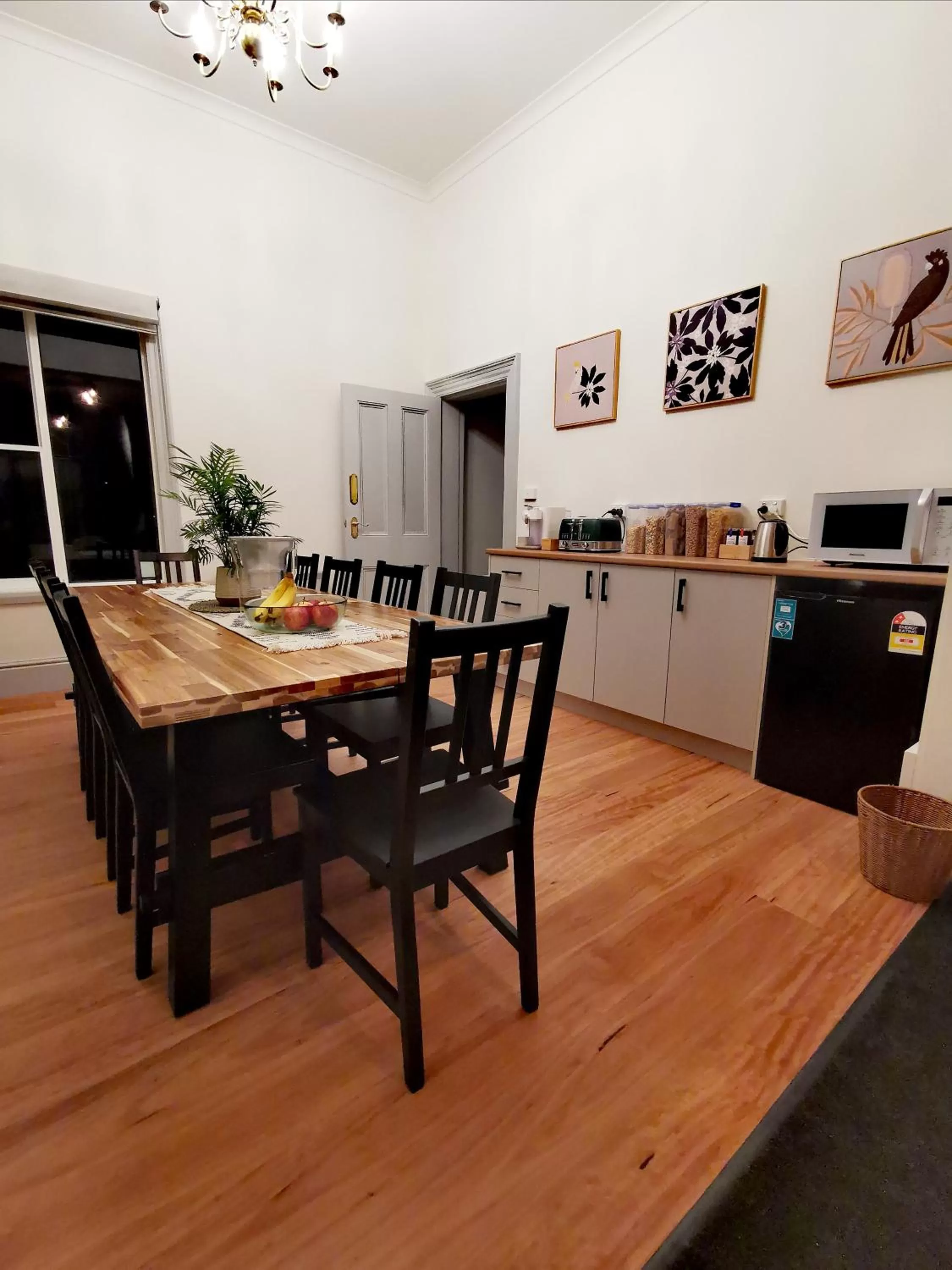 Dining area in Refresh109 on Cameron