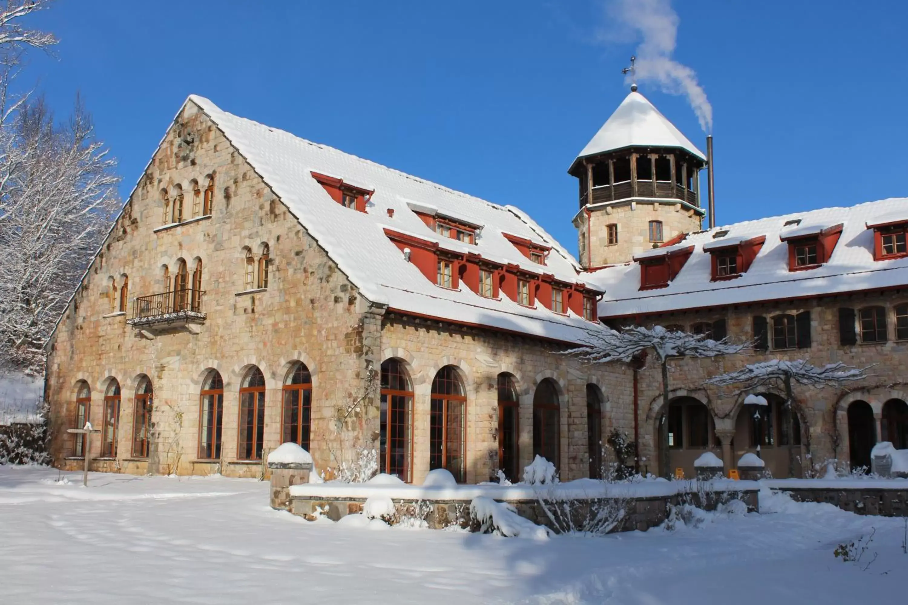 Facade/entrance, Winter in Crêt-Bérard